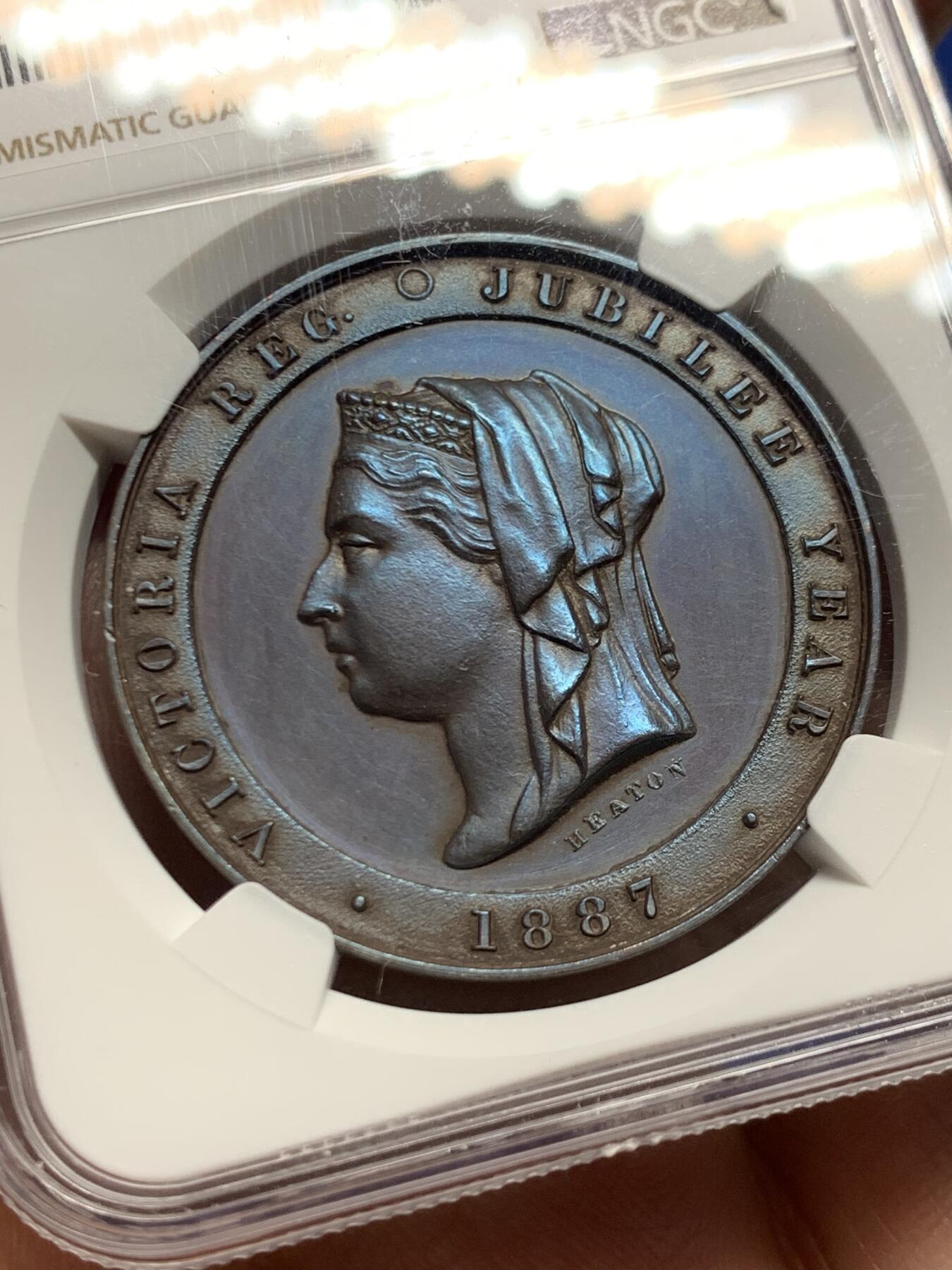《竞宝斋》第446场 周日，周一，2场连拍 （全场包邮） NGC UNCD 1887年英国维多利亚披纱头像-50周年纪念铜章，状态不错。