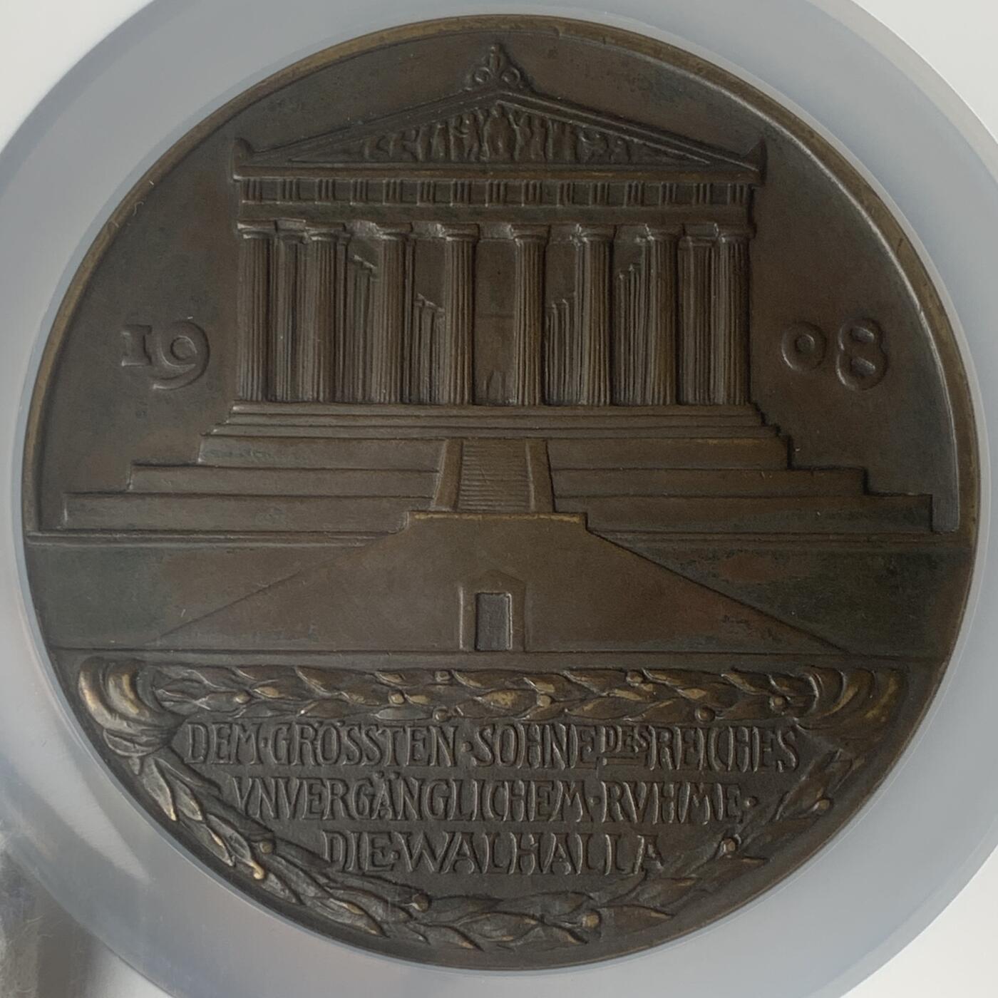 掌中浮雕-藏着的欧洲第045场 NGC MS61 : 1908年德国铁血宰相俾斯麦瓦尔哈拉神殿纪念大铜章，80mm，德国章牌大师卡尔哥茨早期作品，卡尔哥茨目录9号