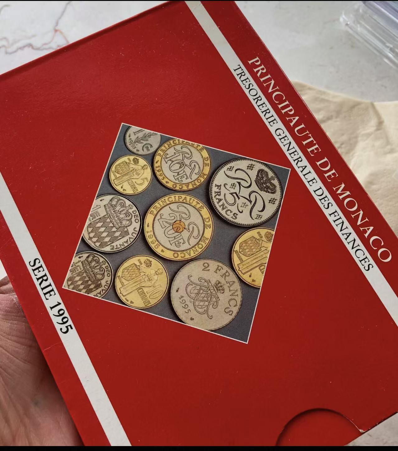 《外钞收藏家》第五百九十二期（精选场）（本平台长期征集拍品、欢迎藏友们联系合作） 【稀少官方原册】1995年摩纳哥精制币全套清年份！