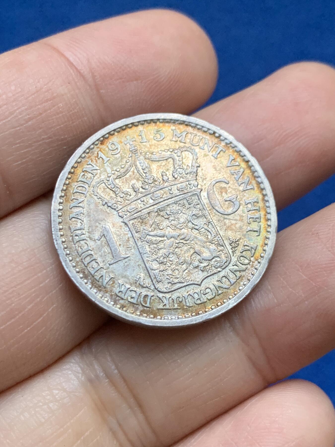 《竞宝斋》第446场 周日，周一，2场连拍 （全场包邮） 荷兰1915年威廉明娜女王1盾银币 含银94.8% 最后一个荷兰高银女王头像银币 五彩包浆带光人像清晰可见