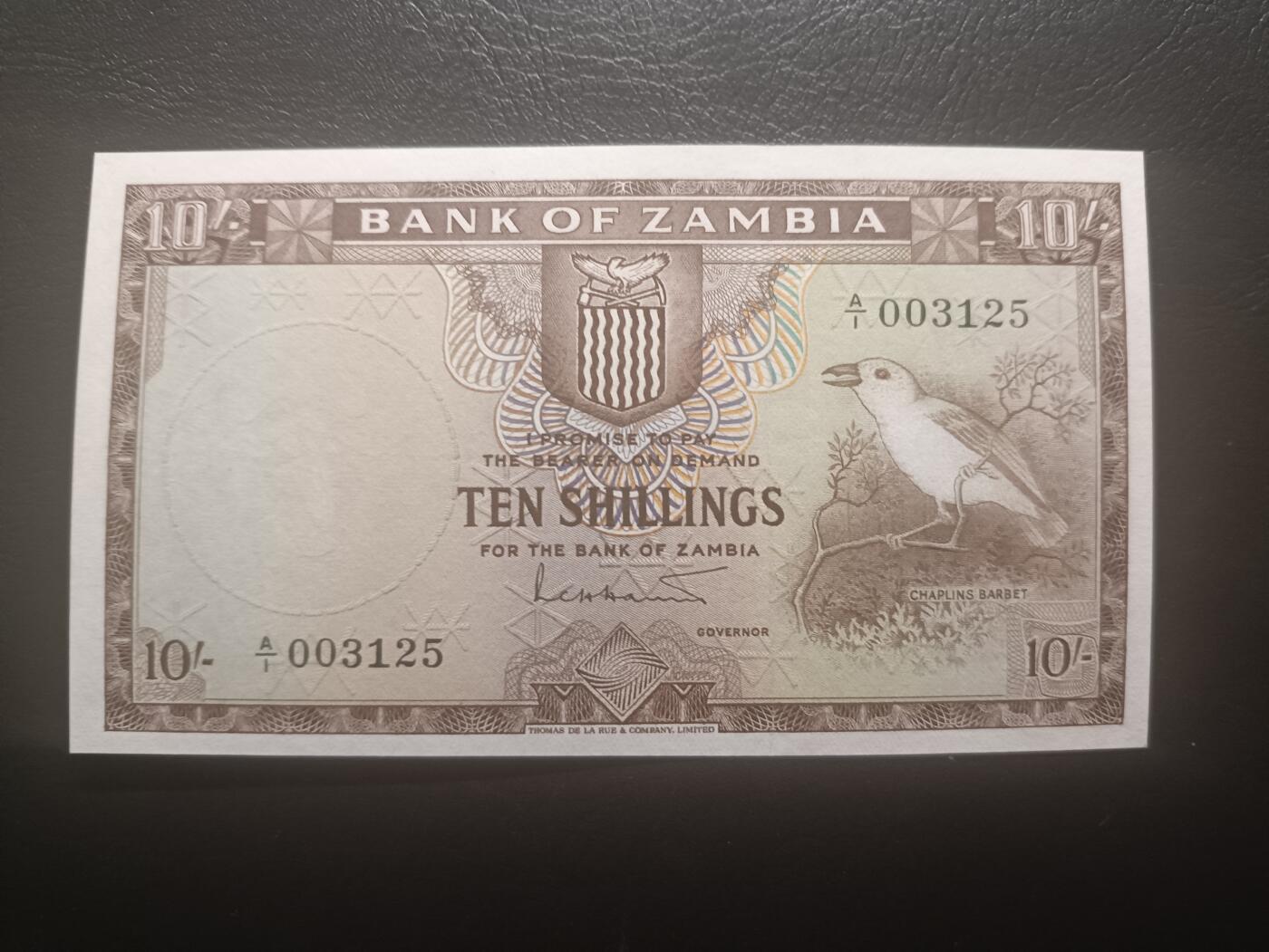 2025十二月第二期，总207期 赞比亚1964版10先令AUNC首冠A/1千位号3125无47，查氏拟啄木鸟和农耕，稀有的独立后首版