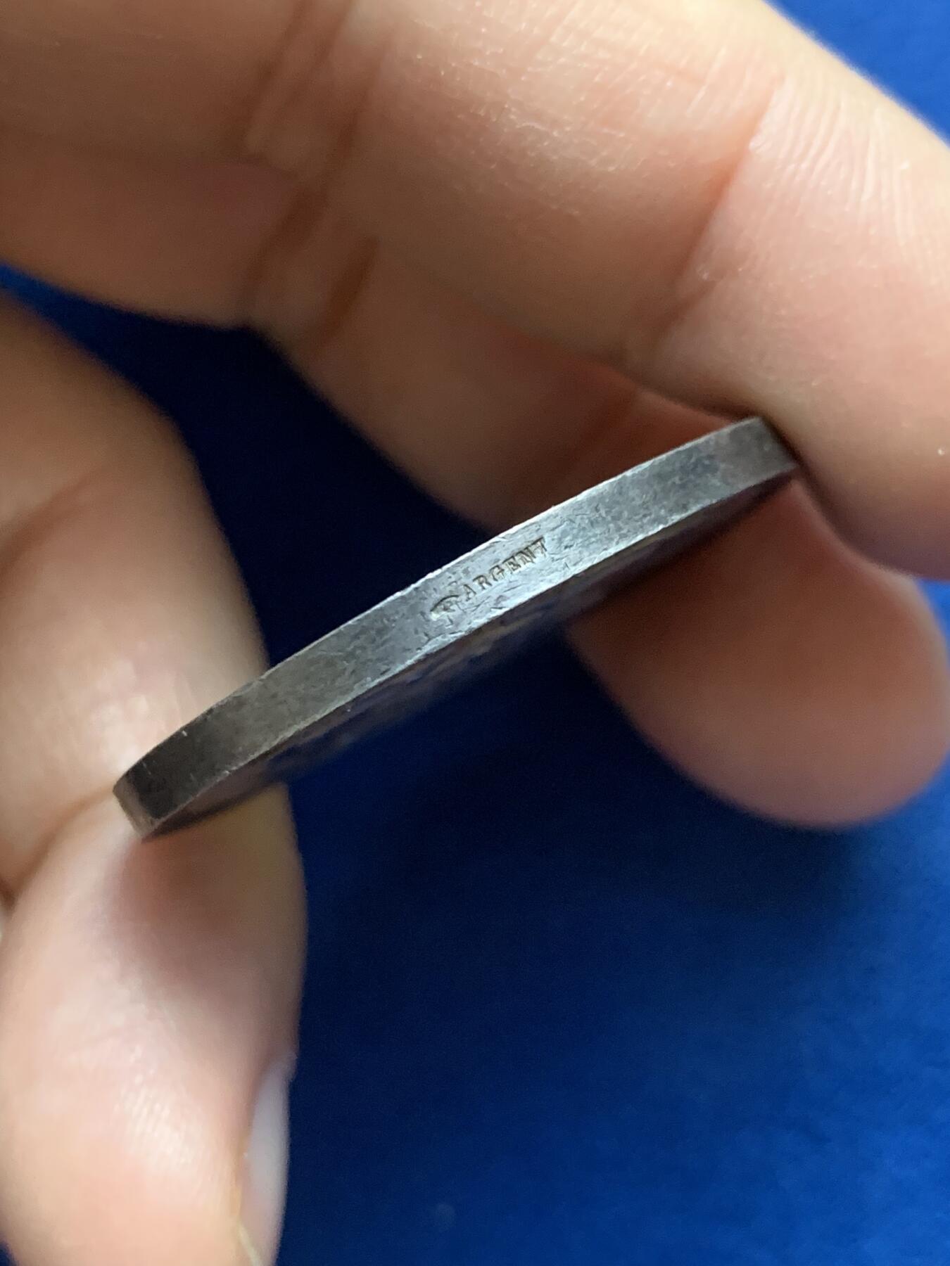 《竞宝斋》第446场 周日，周一，2场连拍 （全场包邮） 法国1801年里昂证券交易所纪念银章，手指AR边铭，35.2mm，21.9克。