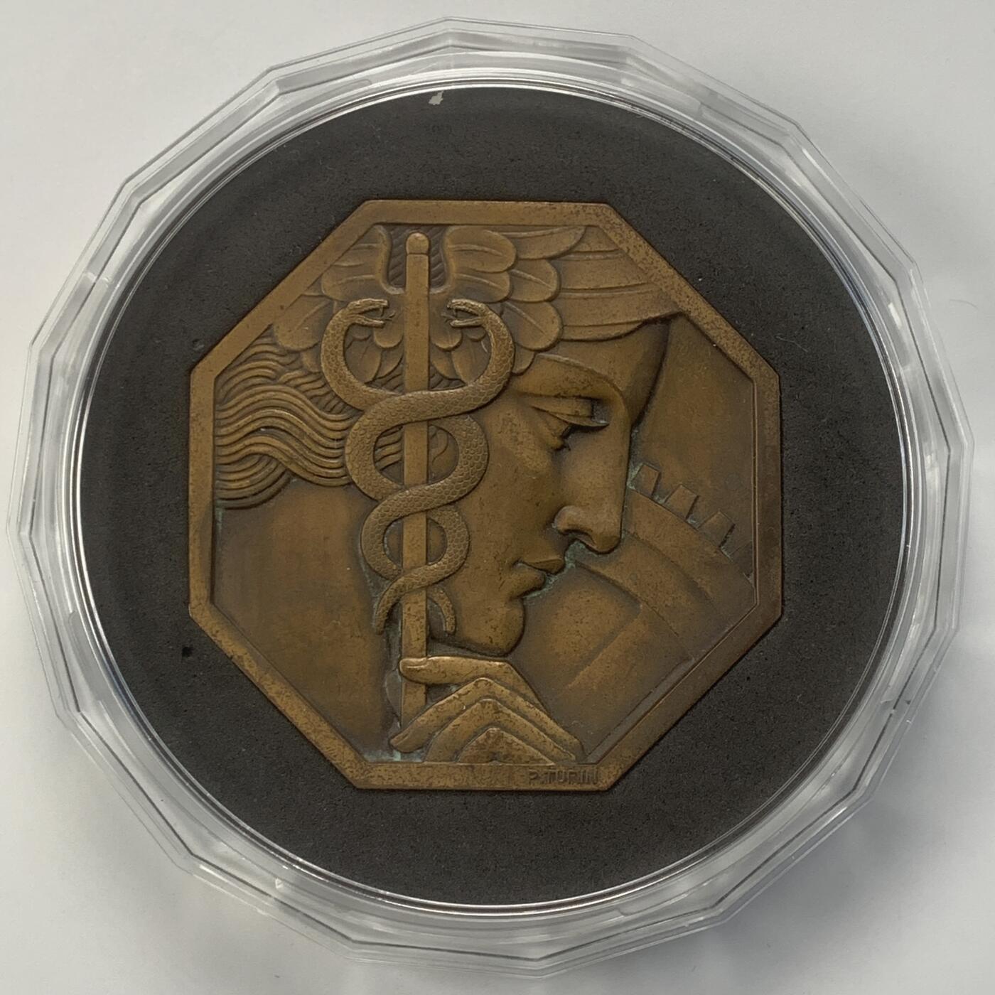 掌中浮雕-藏着的欧洲第045场 1885年法国巴黎展览中心博览会实发奖章，对边72mm，166g，（此枚雕刻家大量运用黄金分割，使作品整体非常和谐、大气）