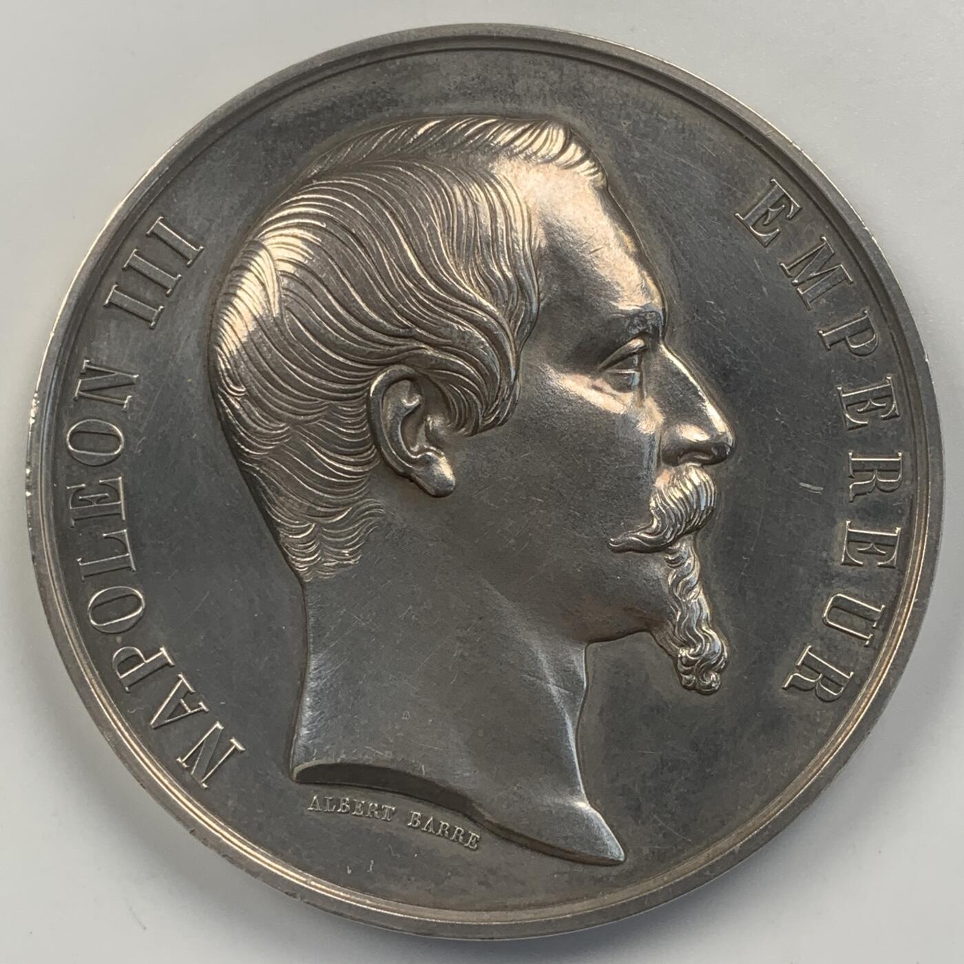 掌中浮雕-藏着的欧洲第045场 1855年法国巴黎世博会银奖章 ,60mm，125g ，藏家出品，品相很好，送合适的亚克力盒子,