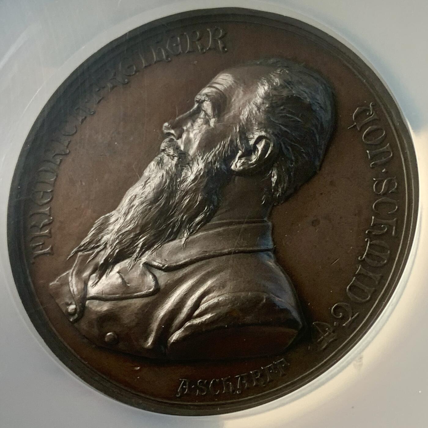 掌中浮雕-藏着的欧洲第045场 NGC MS63 : 1888 年维也纳圣史蒂芬大教堂落成 25 周年纪念，58mm，正面为建筑师弗里德里希·弗赖赫尔·冯·施密特。奥地利章牌艺术大师安东·沙夫（A.Scharff）设计作品