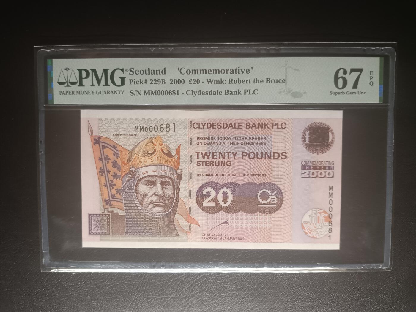 2025十二月第二期，总207期 苏格兰克莱斯戴勒银行2000年新千年到来20镑纪念钞PMG67epq百位小号681无47，反抗英格兰入侵的罗伯特一世国王和他的戎装骑马像