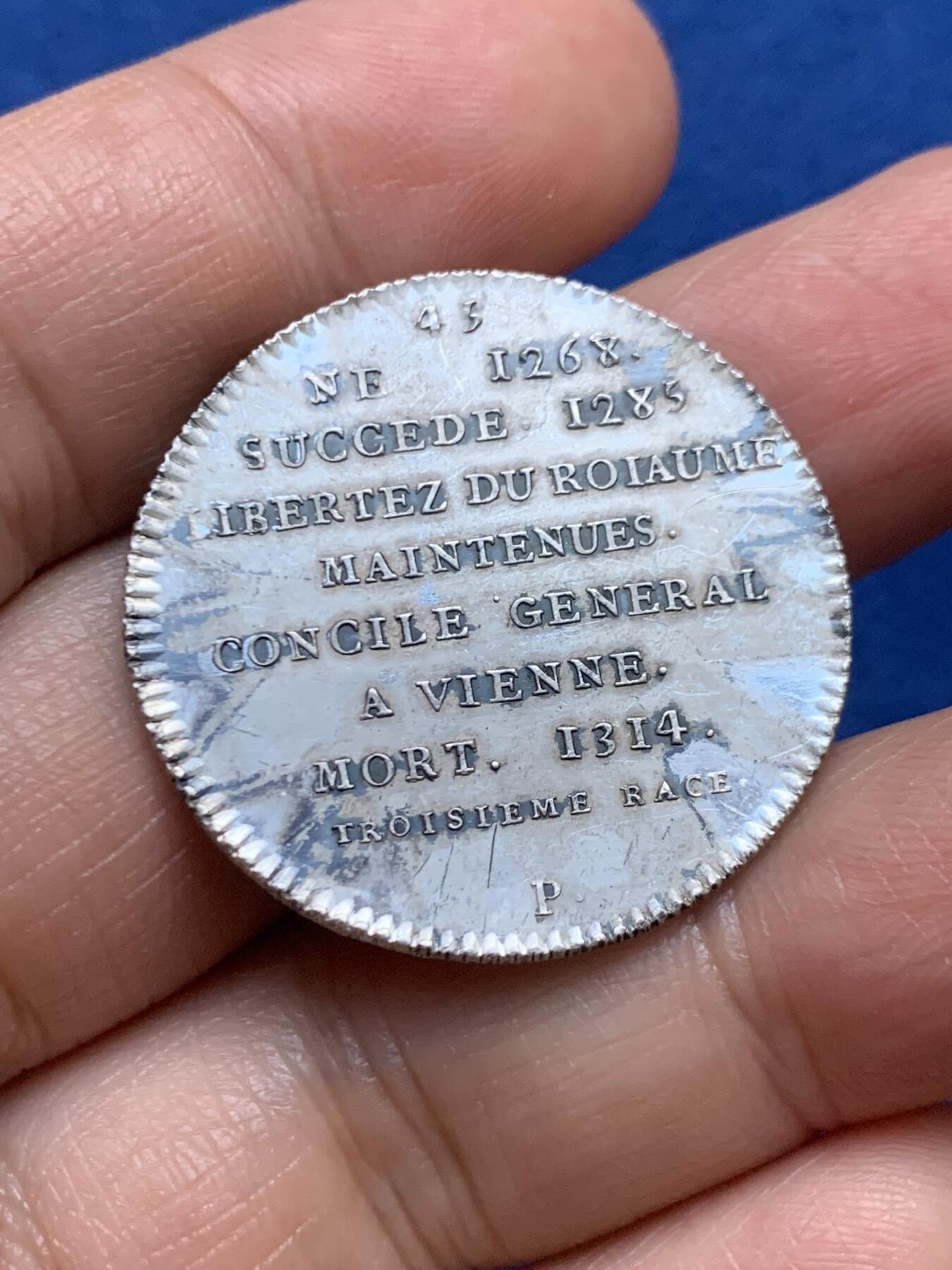 《竞宝斋》第446场 周日，周一，2场连拍 （全场包邮） 法国君王系列-国王腓力四世（1268-1314）纪念银章，号称美男子腓力，背面生平事迹，31.8mm，13.25克