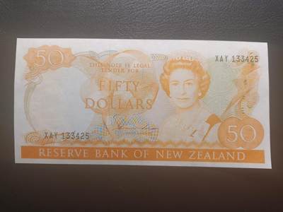 2025十二月第二期，总207期 - 新西兰1985年50元UNC-，中年女王和夜枭，少见中高面值品种