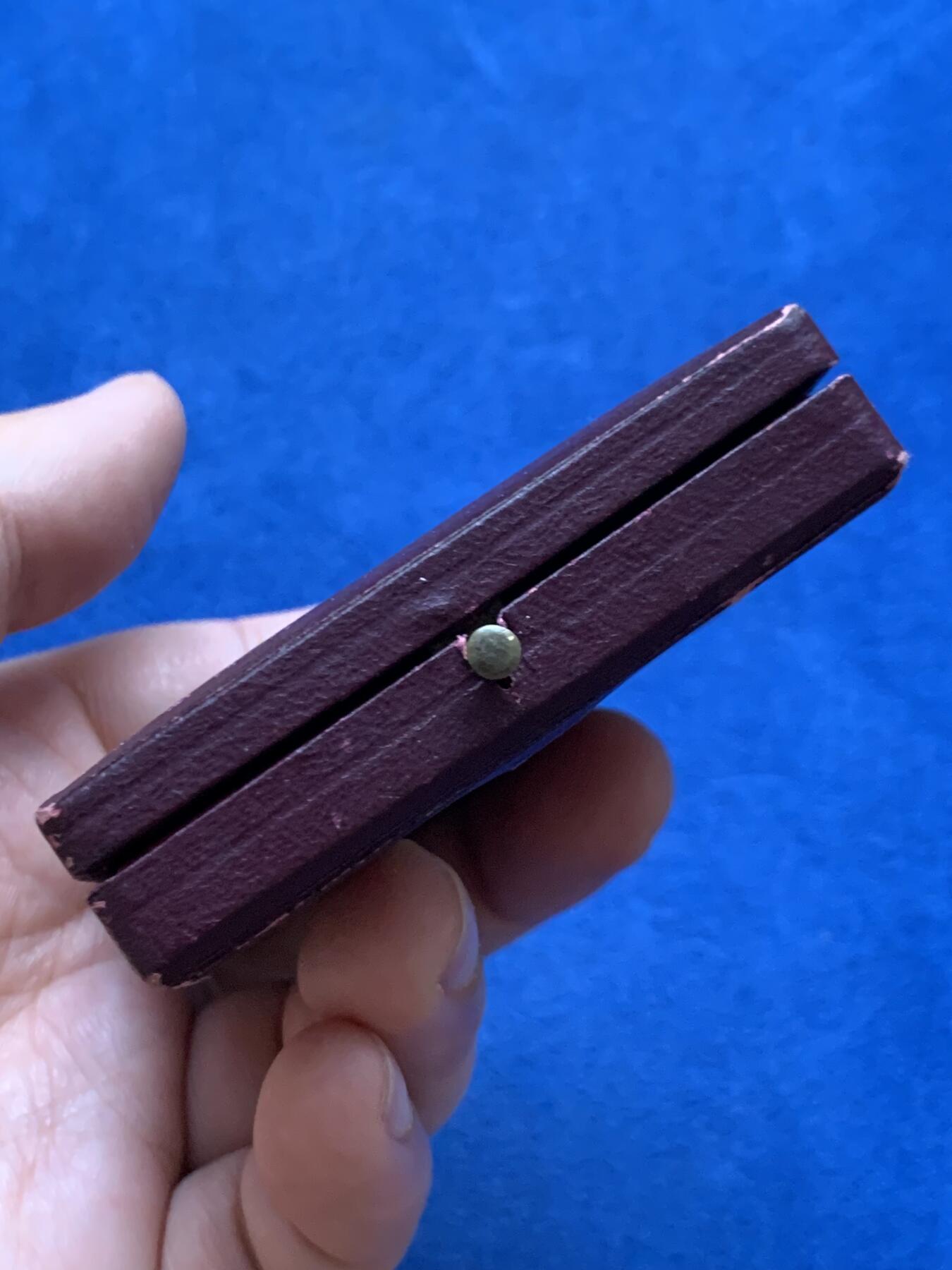 《竞宝斋》第446场 周日，周一，2场连拍 （全场包邮） 法国巴黎十八区慈善公署纪念铜章 27.3克 41.3mm 三角铜标 带盒