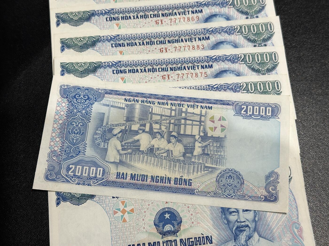 《外钞收藏家》第五百九十二期（精选场）（本平台长期征集拍品、欢迎藏友们联系合作） 越南1991年20000盾10张纸钞版AU/UNC-（少见纸钞品种）