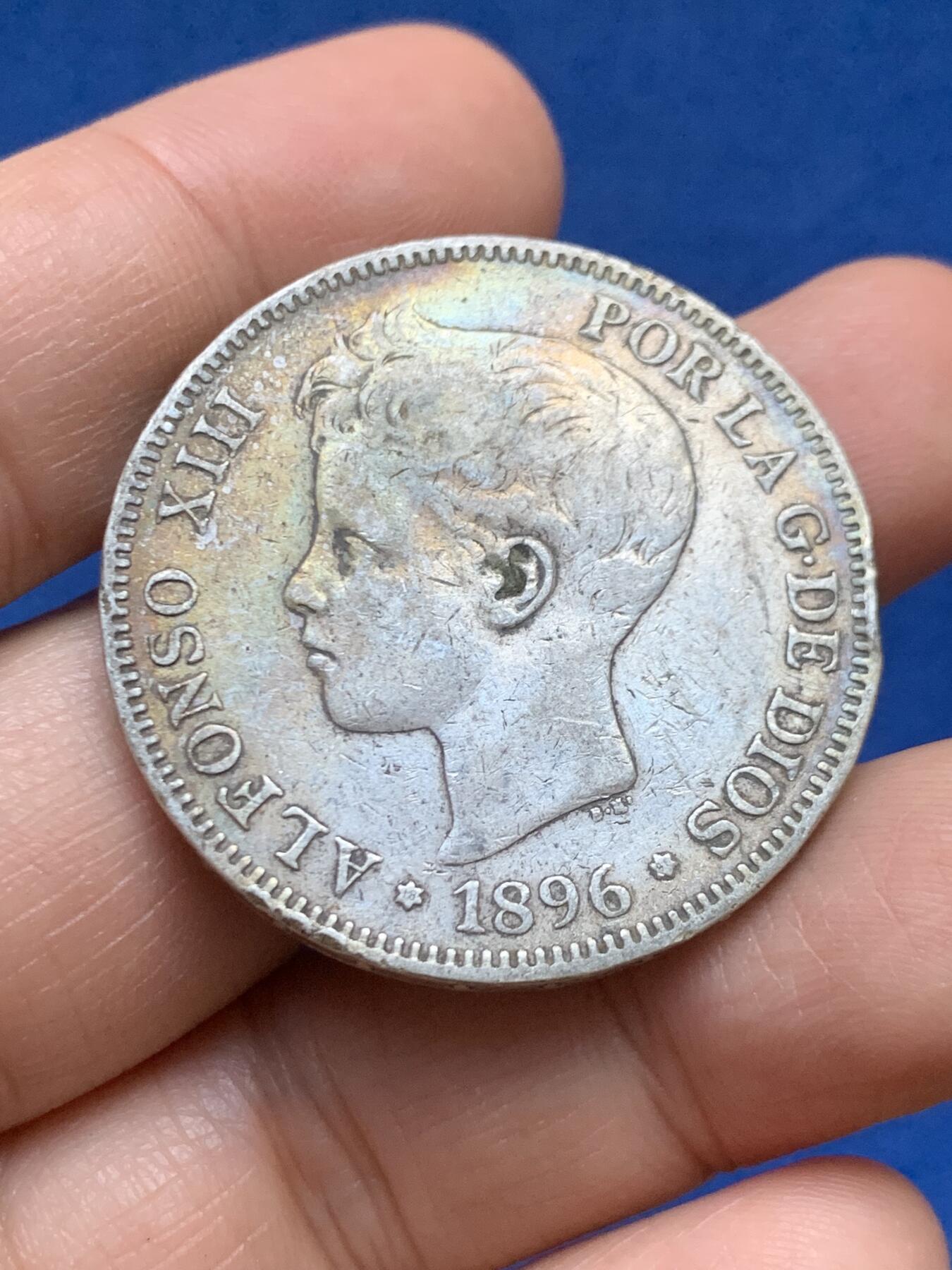 《竞宝斋》第446场 周日，周一，2场连拍 （全场包邮） 西班牙1896年阿方索十三世小孩头5比塞塔双柱银币 包浆漂亮 细节见图