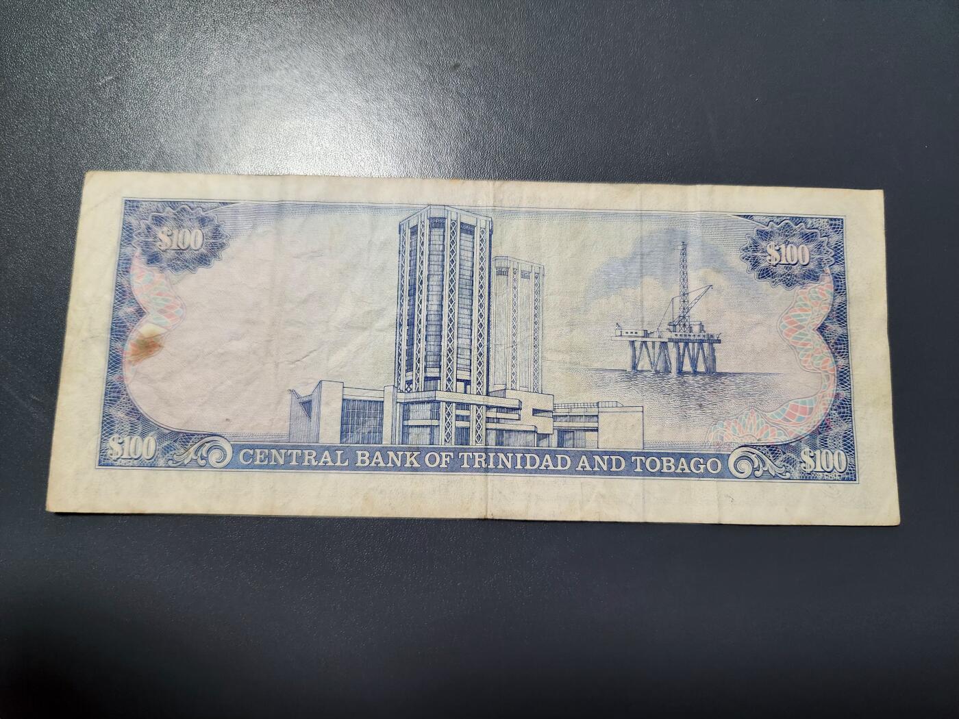 12月10号晚上8点 外国纸币自动截拍第71场 特立尼达和多巴哥100元 1979年 极美品 稀少签名