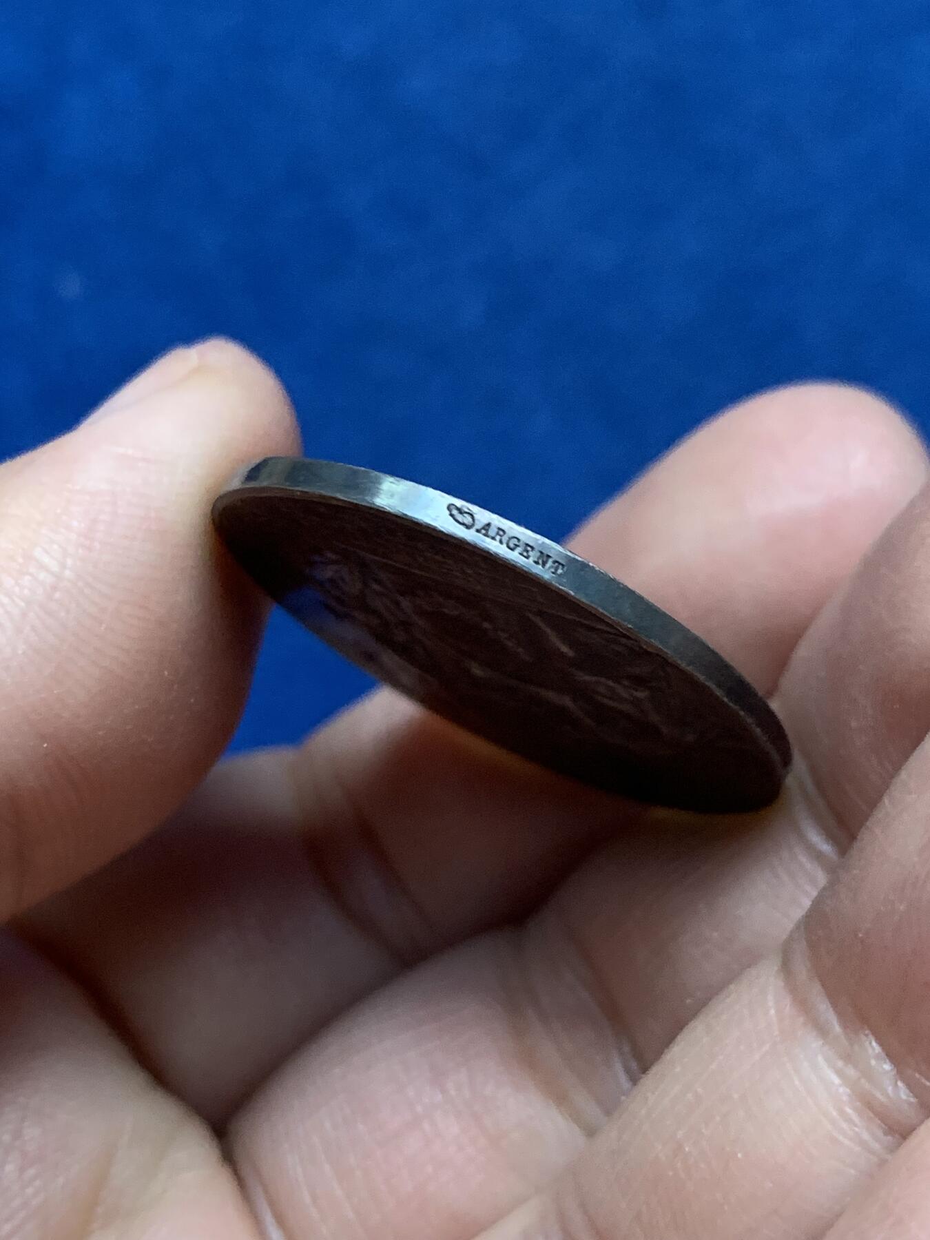 《竞宝斋》第446场 周日，周一，2场连拍 （全场包邮） 名家名作 L.Bottee 法国五小天使婚礼银章 13.4克 30.3mm 丰饶角银标 带原盒 字迹对应 首字母缩写 稀有