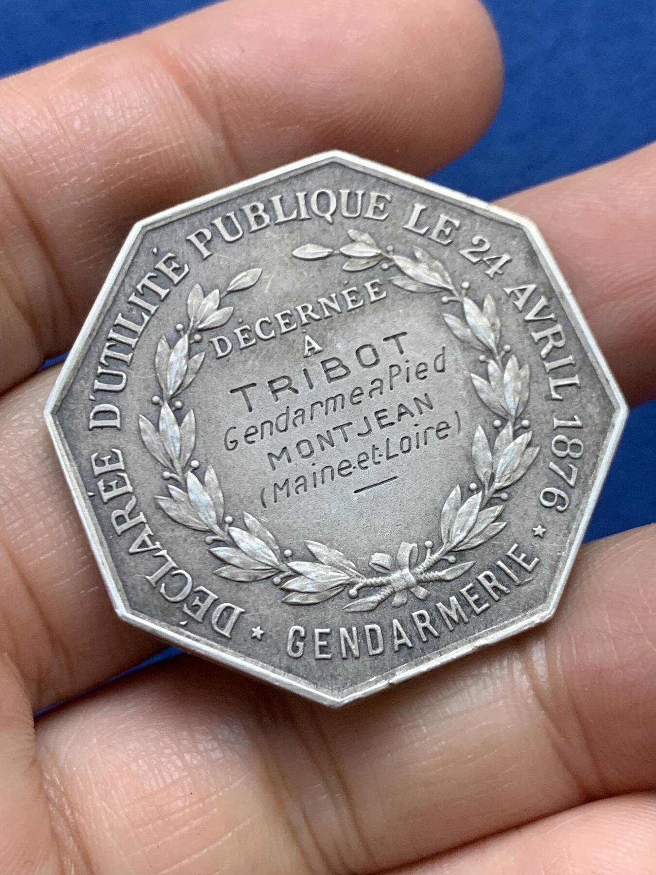 《竞宝斋》第446场 周日，周一，2场连拍 （全场包邮） 法国1876年狩猎者保护协会八角银质代币 菱形银标 22.8克 36.2mm