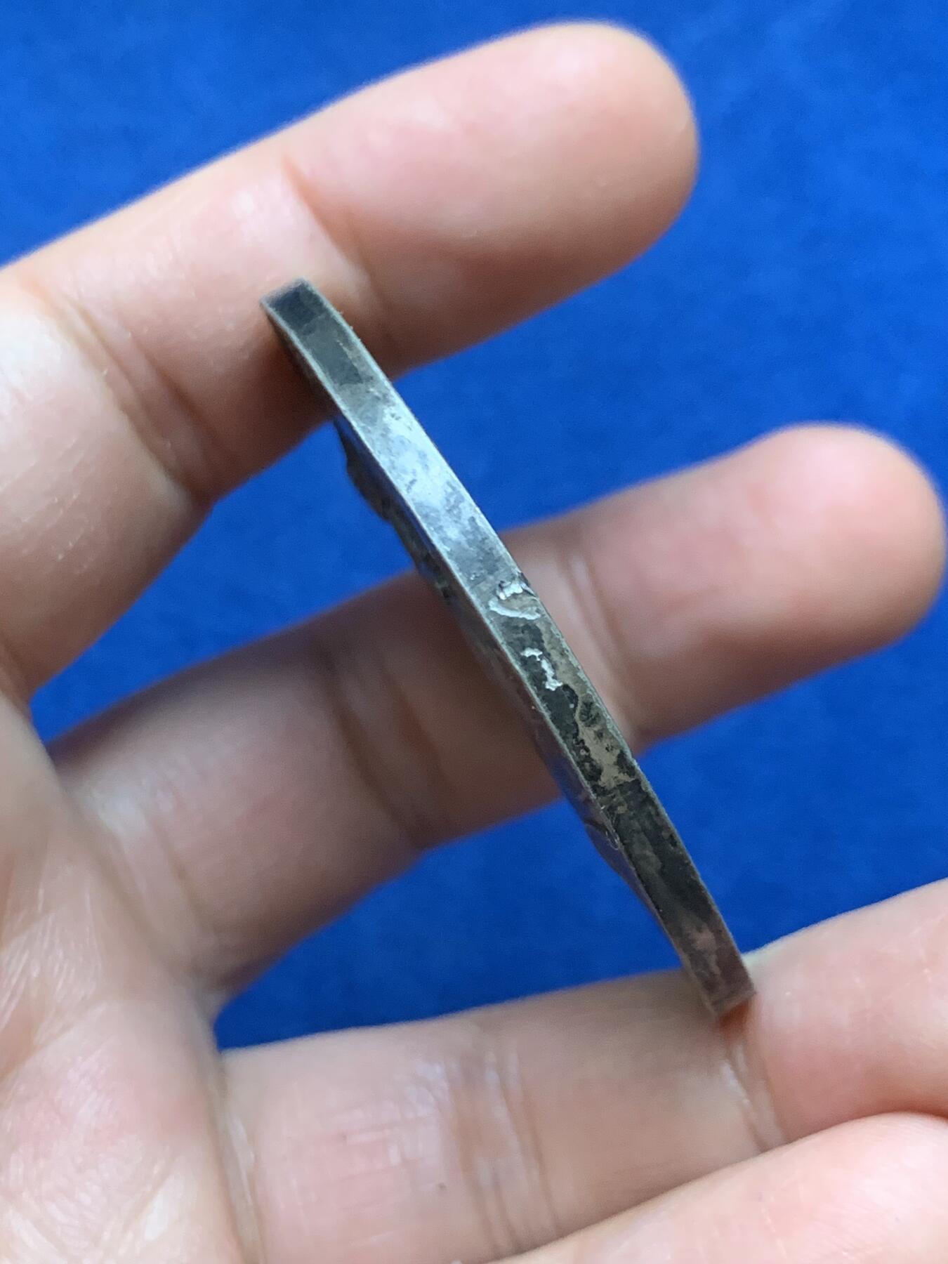 《竞宝斋》第446场 周日，周一，2场连拍 （全场包邮） 1914年德意志第二帝国纪念章，WM材质，直径50.2MM，37.8克，这枚是为了纪念俄罗斯和法国在巴黎(1892年)和圣彼得堡(1894年)签署的军事援助条约。这些协议形成了法俄联盟，这是一项关键的外交和军事协议，对抗了德皇威廉二世统治下日益强大的德意志帝国。到20世纪初，这一联盟加剧了导致第一次世界大战(1914-1918)的紧张地缘政治气候。