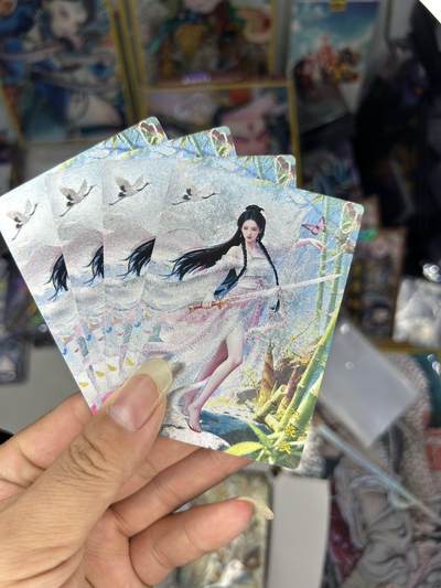 喜灰玩卡首拍第一期免佣金 - 桔梗神凰百剑行纪晓芙三渐变加人体艺术卡共四张