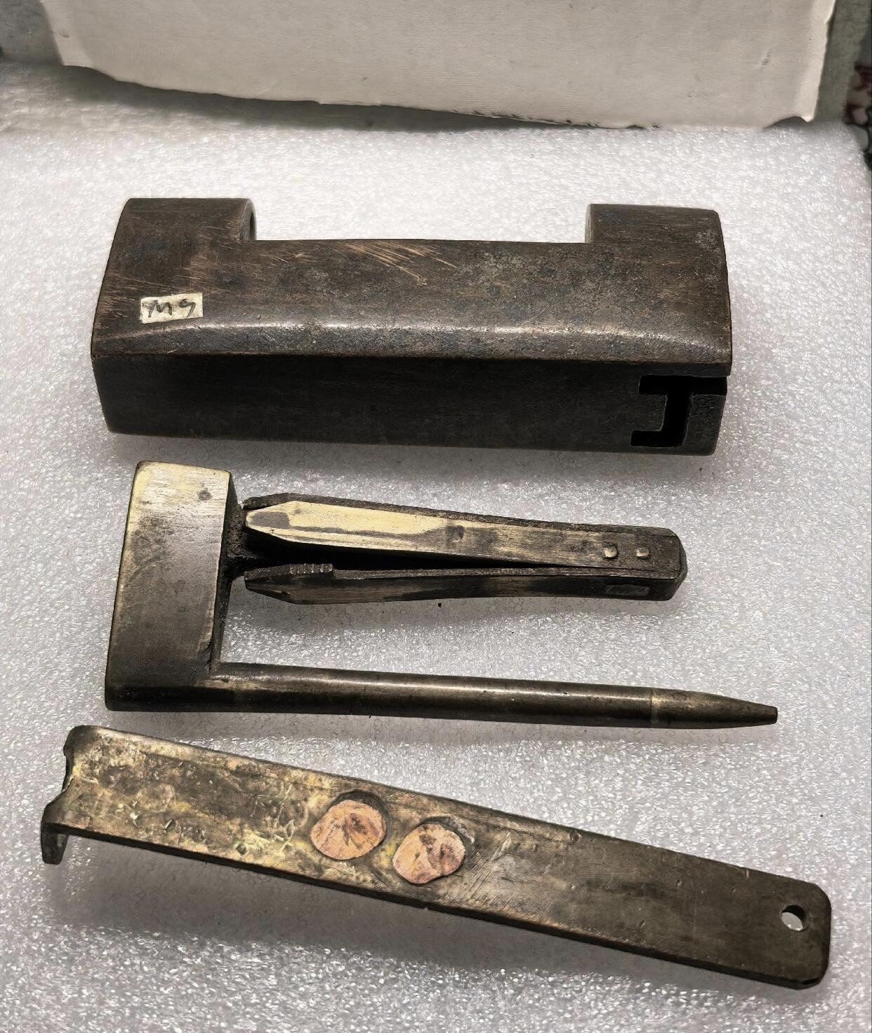 江南站杂件场 晚清铜锁一枚，原配钥匙，可以打开