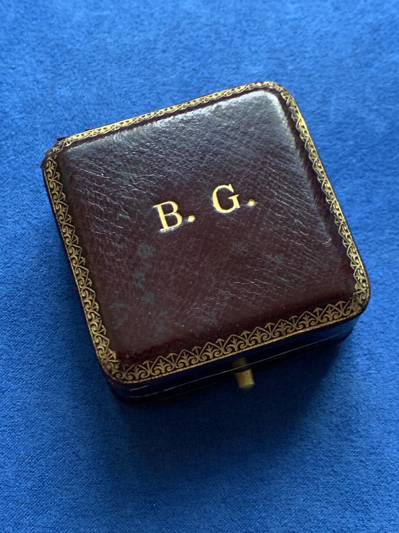 《竞宝斋》第446场 周日，周一，2场连拍 （全场包邮） 名家名作 L.Bottee 法国五小天使婚礼银章 13.4克 30.3mm 丰饶角银标 带原盒 字迹对应 首字母缩写 稀有