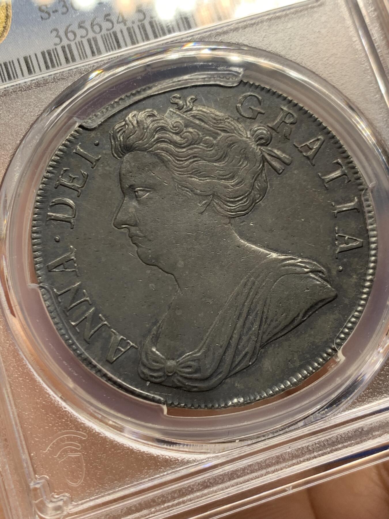 《竞宝斋》第446场 周日，周一，2场连拍 （全场包邮） PCGS AU53 英国1707年英国安妮女王克朗银币（越来越贵的品种，PC亚军分！）