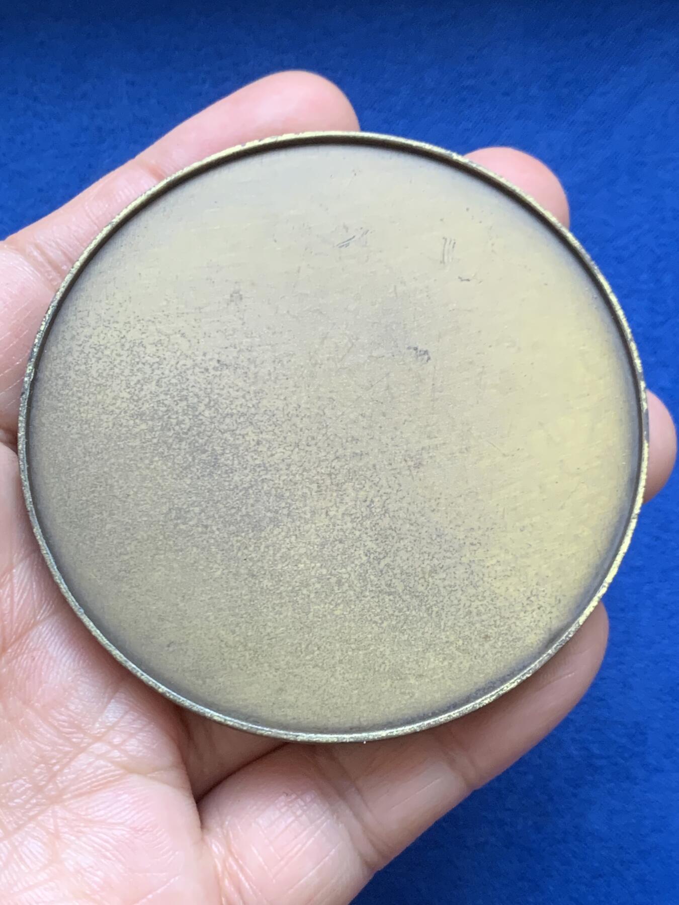 《竞宝斋》第446场 周日，周一，2场连拍 （全场包邮） 法国总工会和工人力量协作纪念章 102.8克 69mm