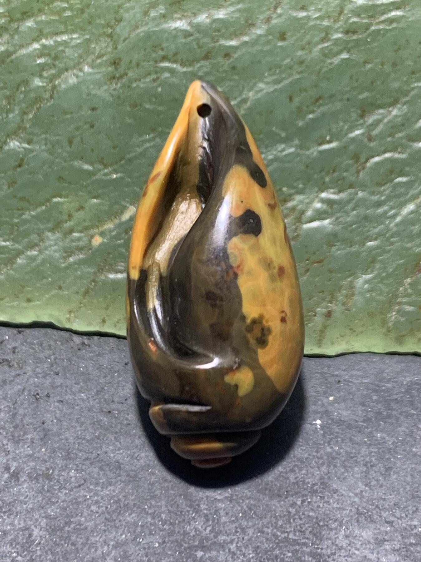 精美战国红玛瑙手工雕刻海螺吊坠一个！