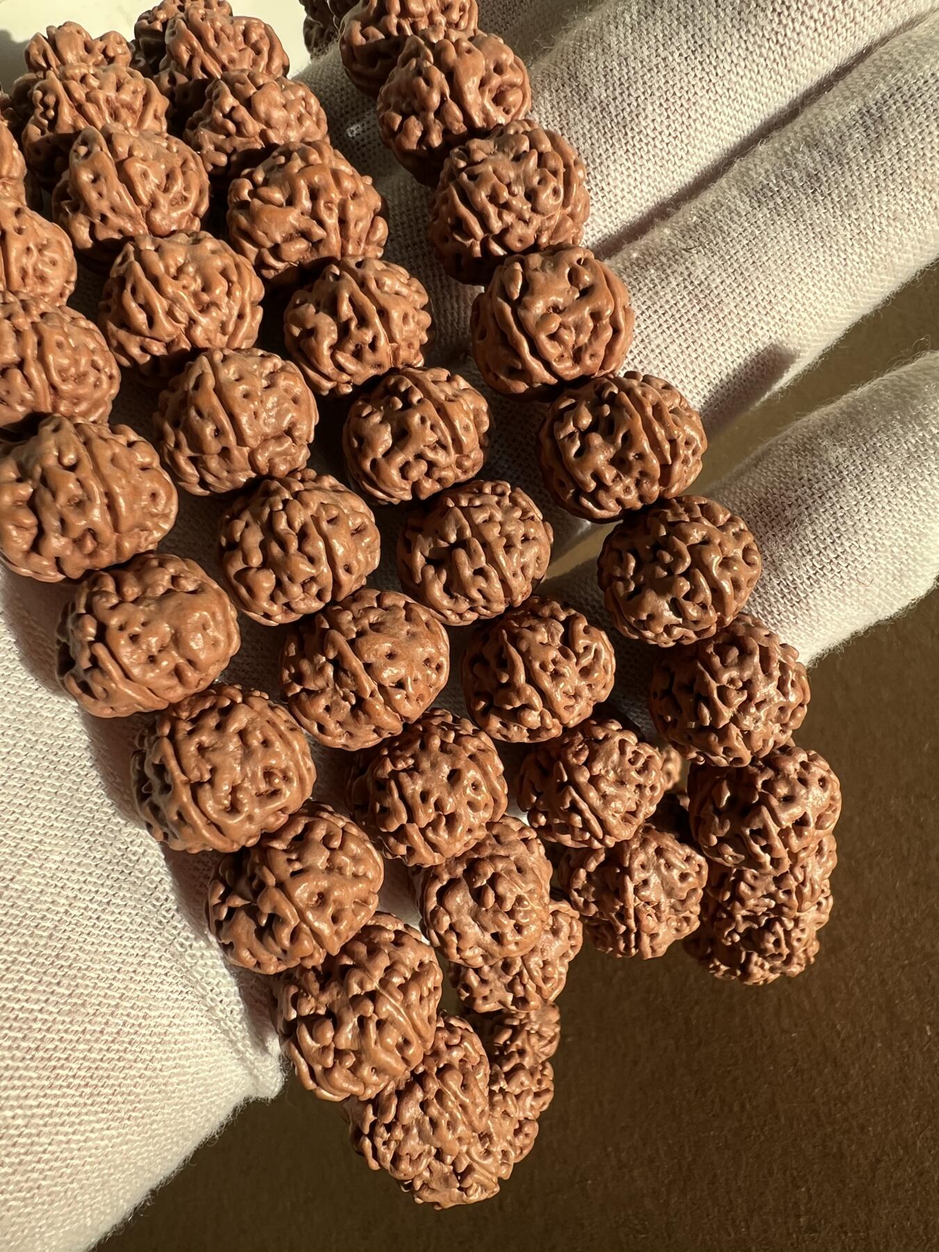 零元拍：凤羽梅花金刚长串斜挎念珠，约13/11MM