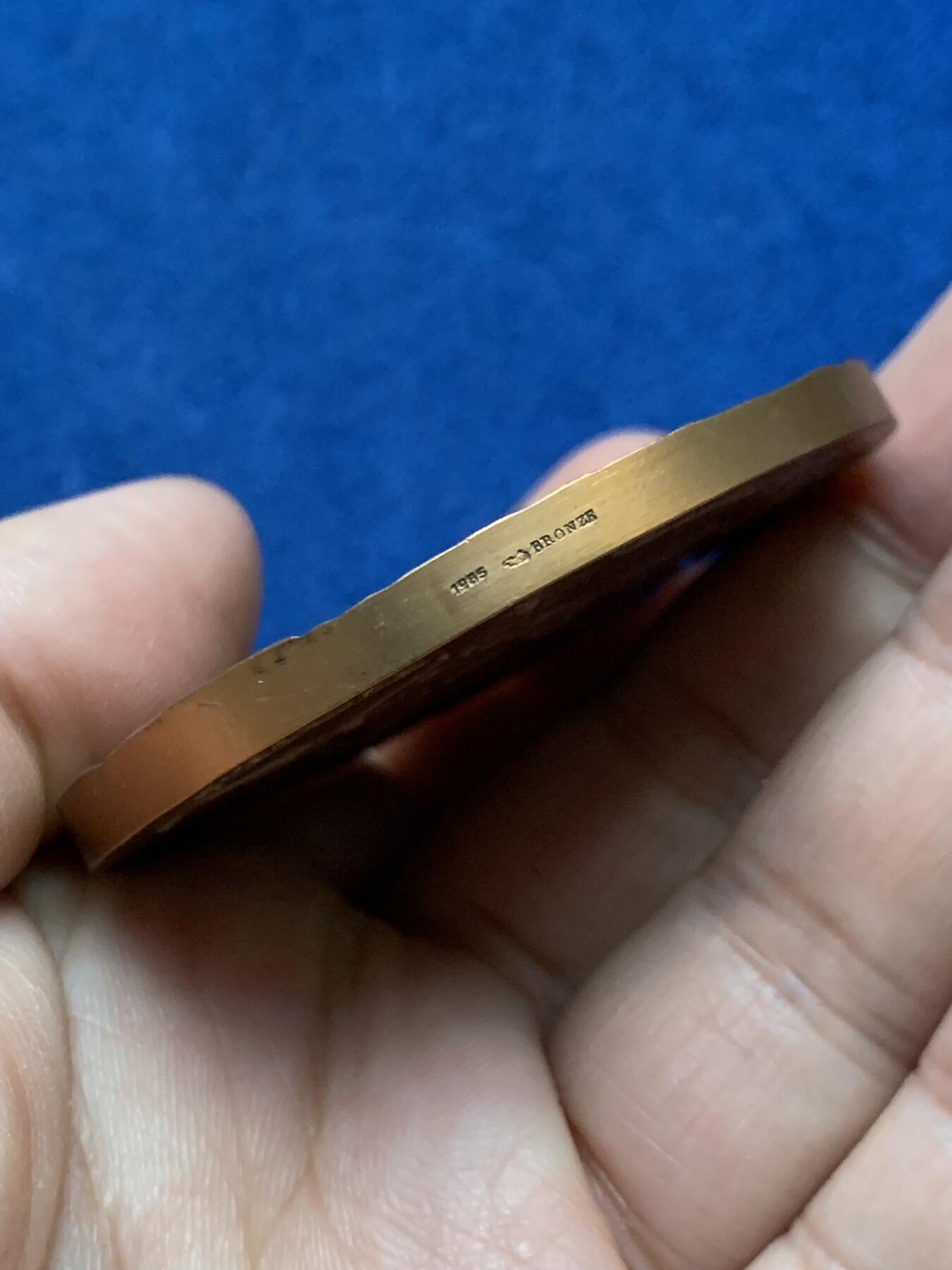 《竞宝斋》第446场 周日，周一，2场连拍 （全场包邮） 法国 蒙托邦 安格尔与布德尔城市纪念奖章 105.4克 58mm 1985 丰饶角铜标 带盒