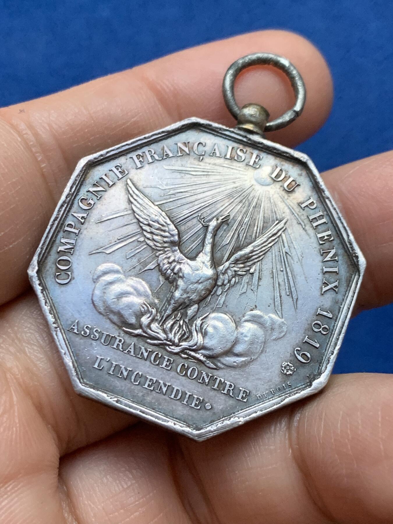 《竞宝斋》第446场 周日，周一，2场连拍 （全场包邮） 法国凤凰保险公司八角银质代币 做成了吊坠 总重约23.9克 35.8mm 蜜蜂银标