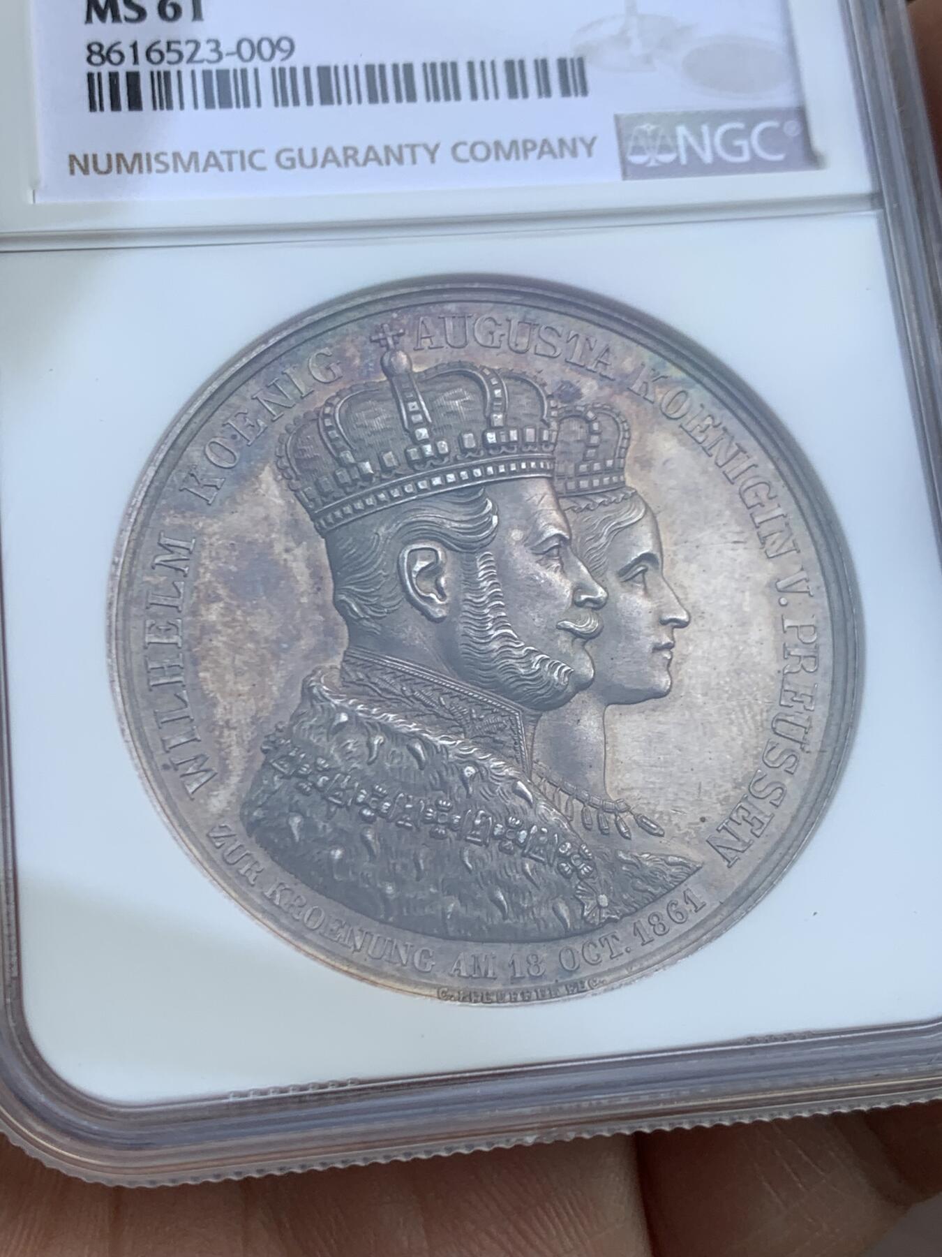 《竞宝斋》第446场 周日，周一，2场连拍 （全场包邮） NGC MS61 德国1861年普鲁士威廉一世登基加冕银章，稀见品种，整体金黄色包浆为主，细节均在，非常漂亮，分数有点可惜。
