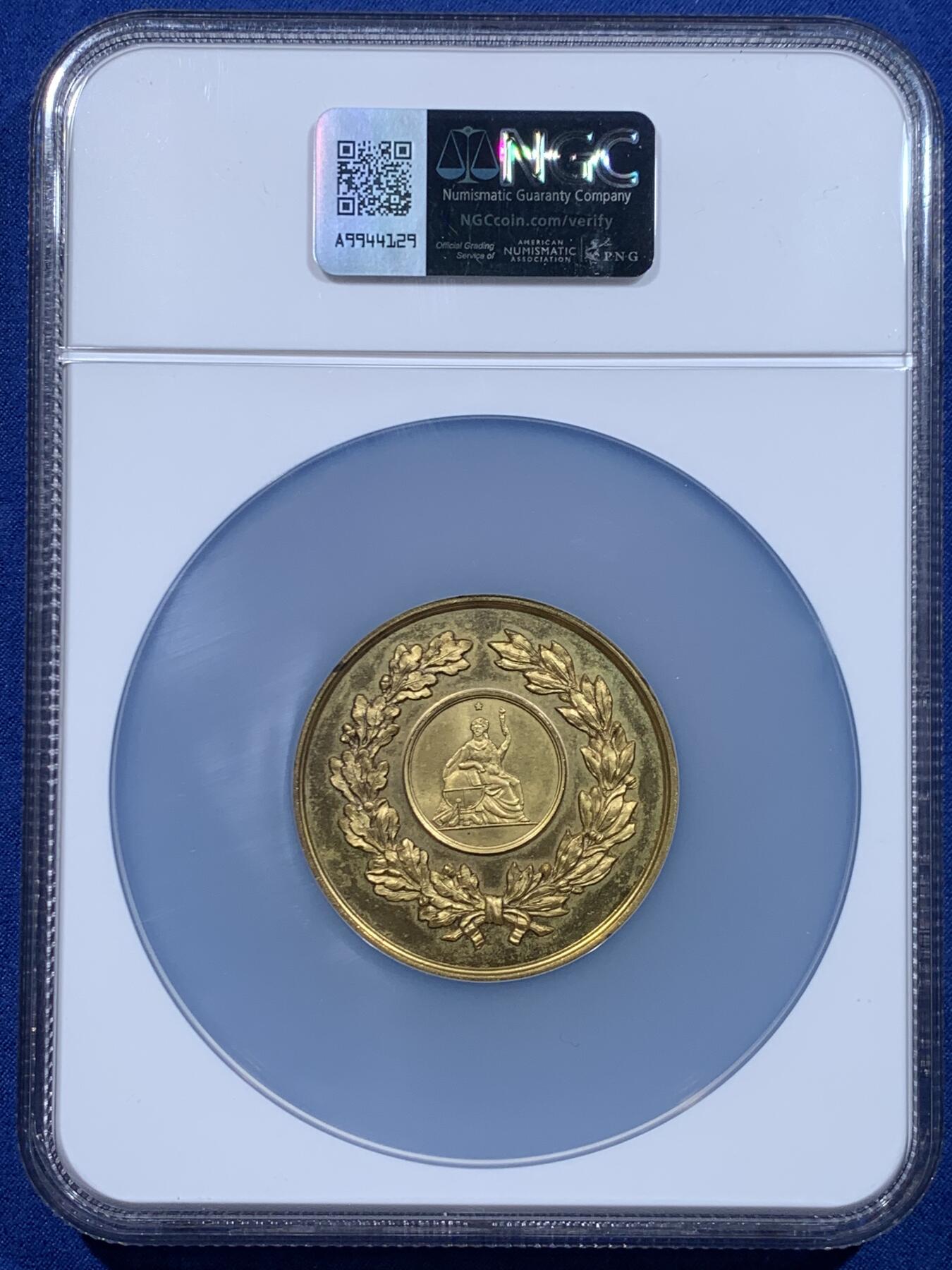 《竞宝斋》第446场 周日，周一，2场连拍 （全场包邮） NGC MS63 高分 1889年布鲁塞尔博览会 SCOLAIRE翼女神镀金大奖章，双面高浮雕，加厚加大盒。