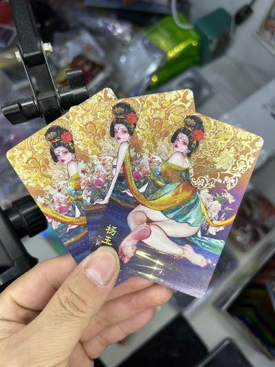 喜灰玩卡首拍第一期免佣金 - 燎原炎卡罐儿四大美女之杨玉环浮雕折光三渐变