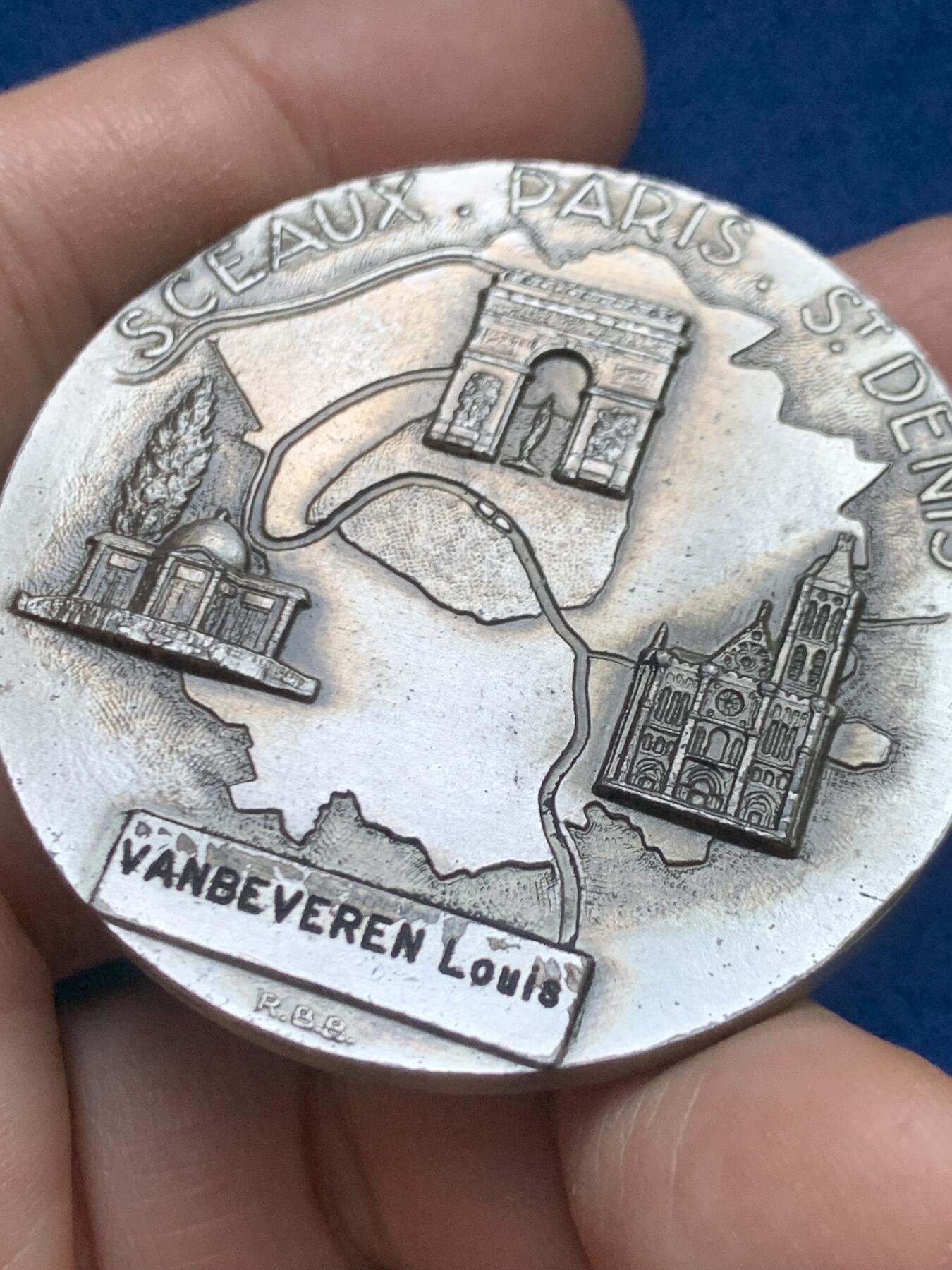 《竞宝斋》第446场 周日，周一，2场连拍 （全场包邮） 法国塞纳河景观银章，直径49.6mm，约78.5克，1967 丰饶角1银标