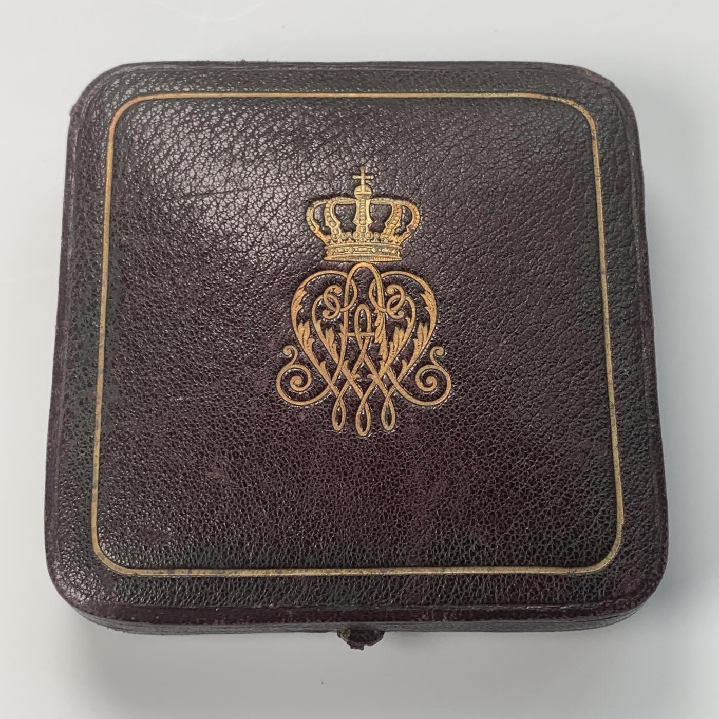 掌中浮雕-藏着的欧洲第045场 1912年德国威廉二世&奥古斯塔•维多利亚结婚三十年纪念银章 ,45mm，50g，原盒卡扣松了，扣不紧