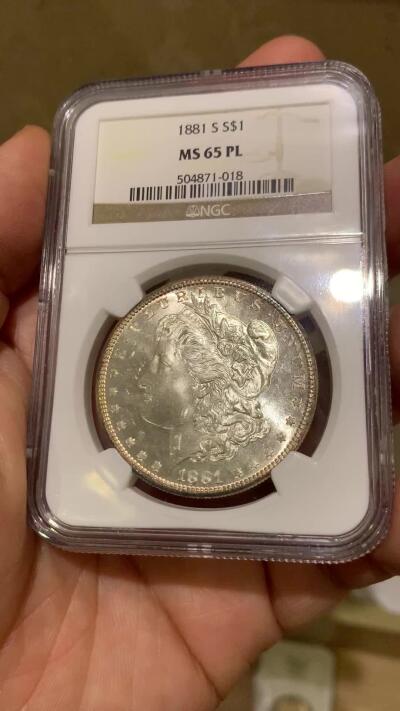 《竞宝斋》第446场 周日，周一，2场连拍 （全场包邮） NGC MS65PL 美国 1881年 1美元 摩根币 高分+PL类精致 超强转光 六位数编号老盒 收藏佳品