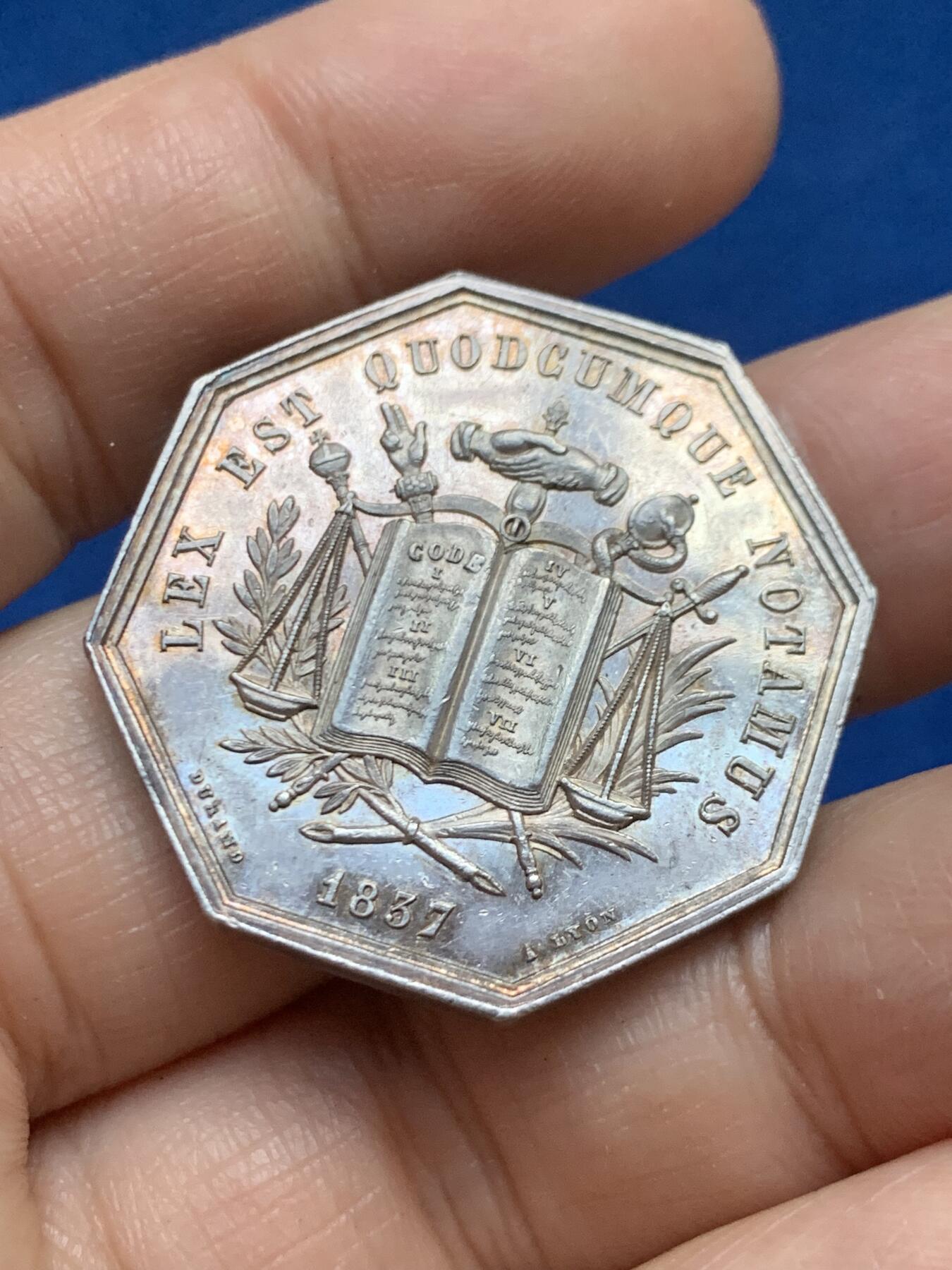 《竞宝斋》第446场 周日，周一，2场连拍 （全场包邮） 法国维埃纳公证人八角银质代币，版本少见，细节丰富，16克，32.5mm，罕见船首边铭。