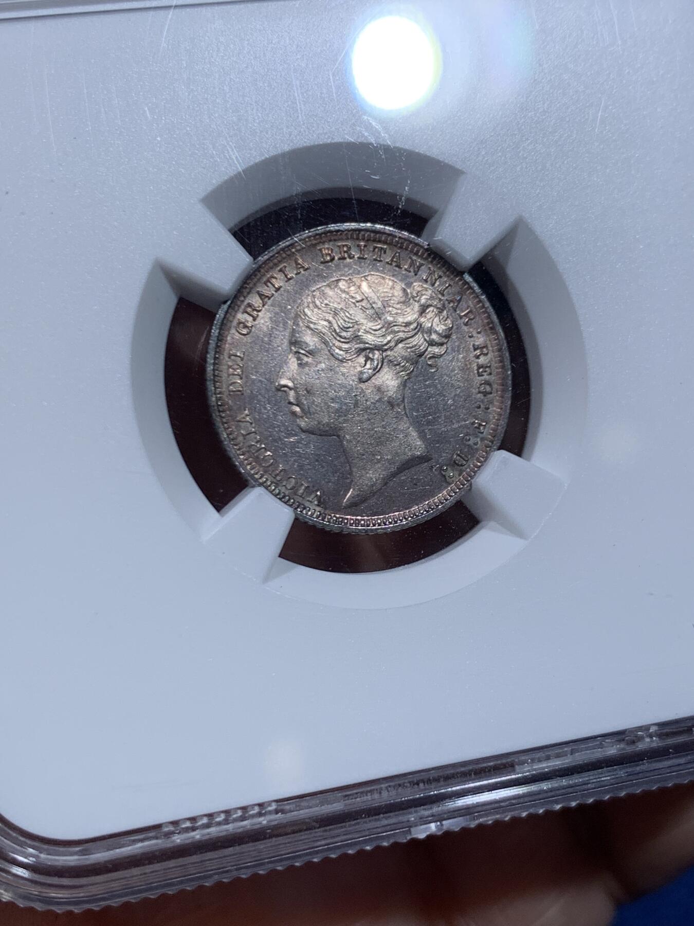 《竞宝斋》第446场 周日，周一，2场连拍 （全场包邮） NGC MS62 英国1887年小维六便士 幸运币 好看的紫罗兰包浆，一步到位的收藏，不用换藏。