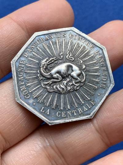 《竞宝斋》第446场 周日，周一，2场连拍 （全场包邮） - 法国中央火灾保险-小火龙八角银质代币 20.1克 34.5mm 丰饶角银标