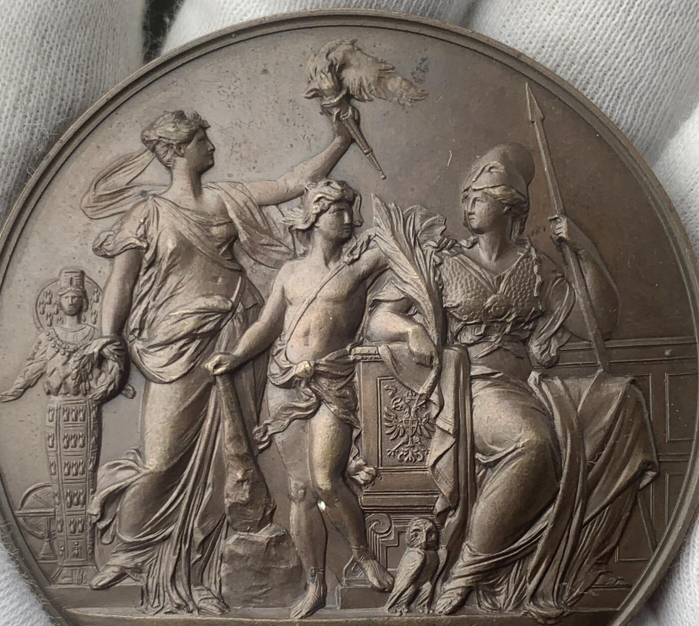 掌中浮雕-藏着的欧洲第045场 1877年奥地利 卡杰坦·冯·费尔德（Caietanus Felder）男爵再次当选维也纳市长纪念章，奥地利章牌艺术大师安东·沙夫（A.Scharff）设计作品，64mm，送合适的亚克力盒子