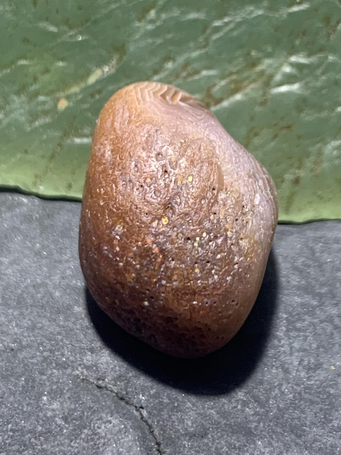 精美天眼纹水冲籽川料南红玛瑙原石一颗，