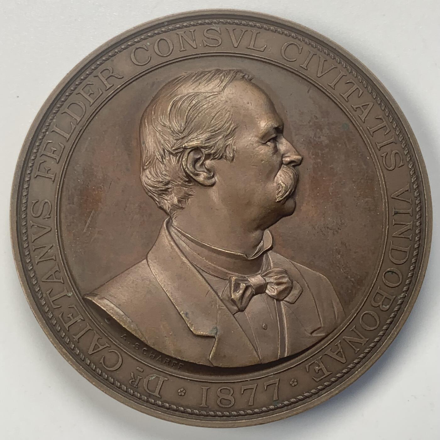 掌中浮雕-藏着的欧洲第045场 1877年奥地利 卡杰坦·冯·费尔德（Caietanus Felder）男爵再次当选维也纳市长纪念章，奥地利章牌艺术大师安东·沙夫（A.Scharff）设计作品，64mm，送合适的亚克力盒子