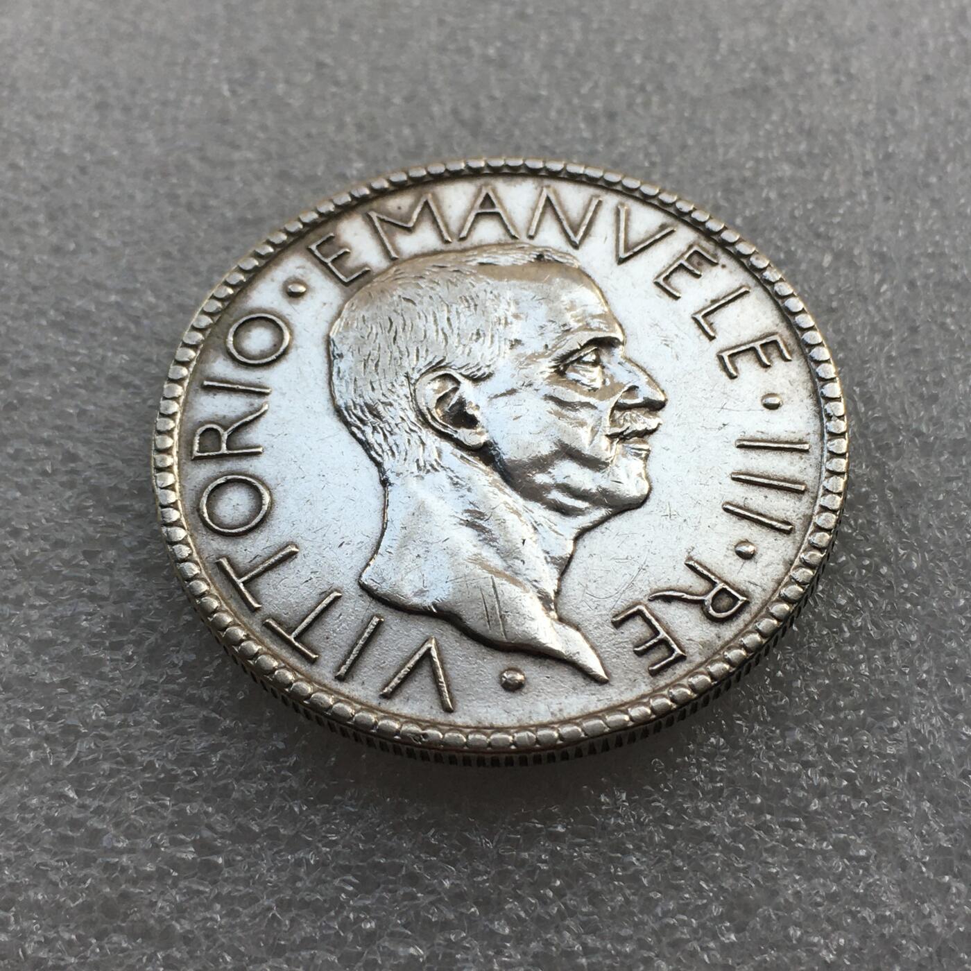 世界钱币专场拍卖 每周二开拍 1927年意大利裸男20里拉银币