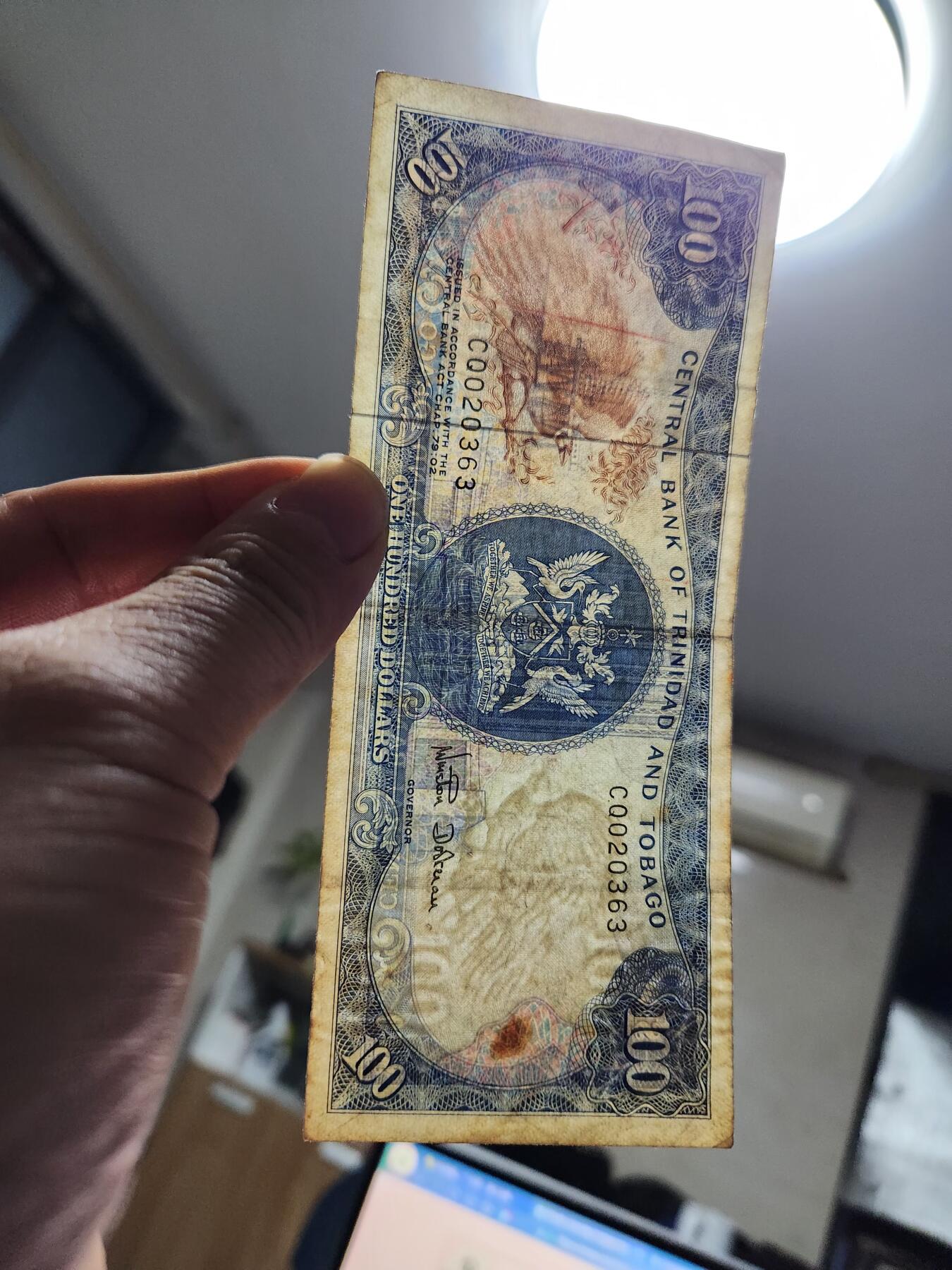 12月10号晚上8点 外国纸币自动截拍第71场 特立尼达和多巴哥100元 1979年 极美品 稀少签名