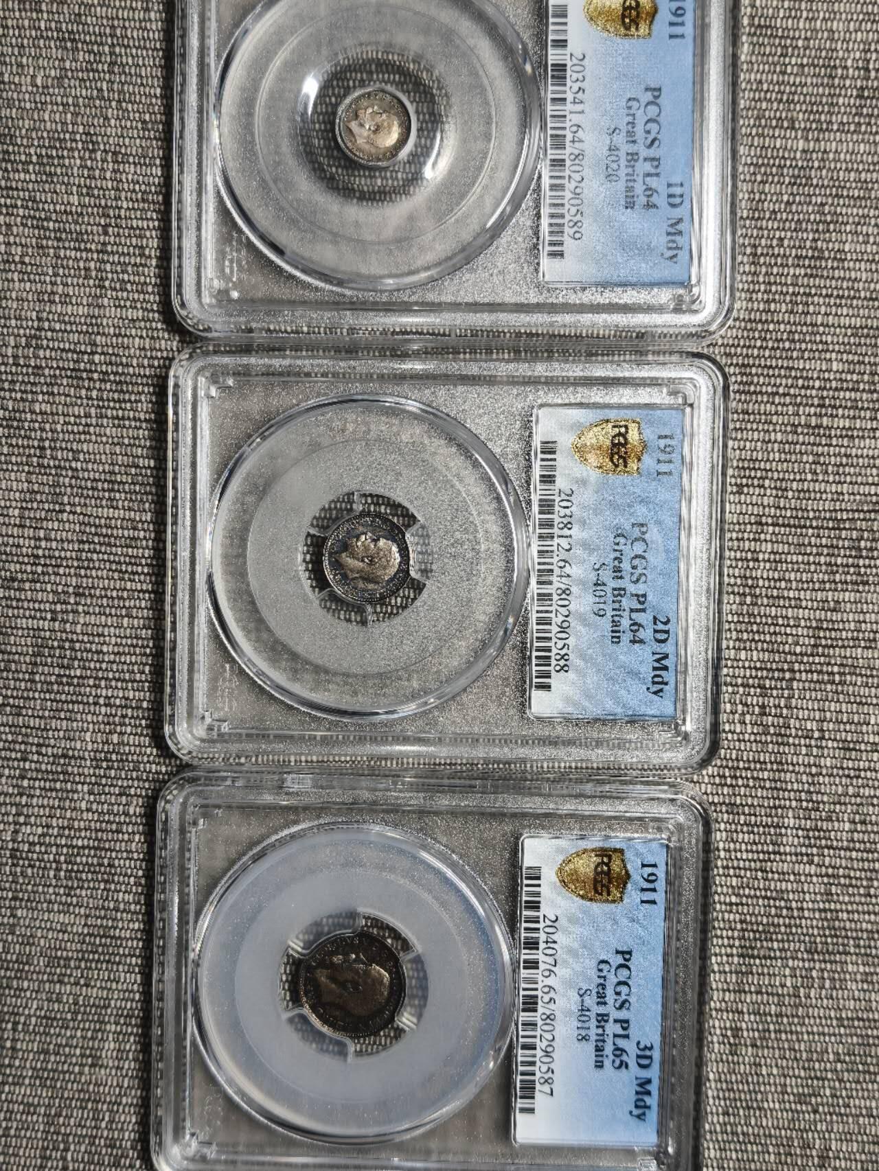 PCGS评级1911年英国乔治五世濯足节银币PL65 三枚连号，品相状态极佳，全是蓝绿色油润包浆