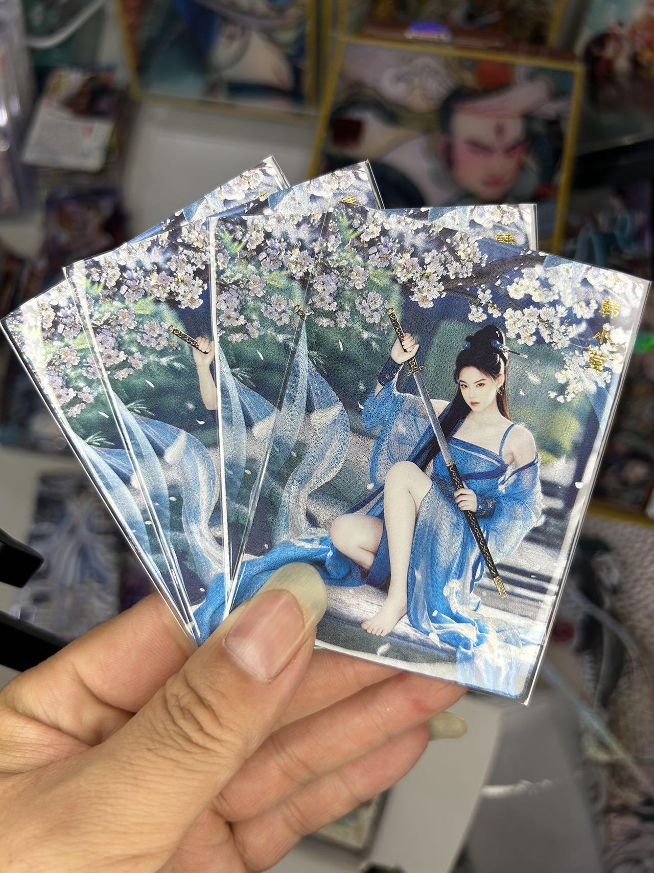 喜灰玩卡首拍第一期免佣金 桔梗神凰百剑行韩小莹三渐变加人体艺术卡共四张