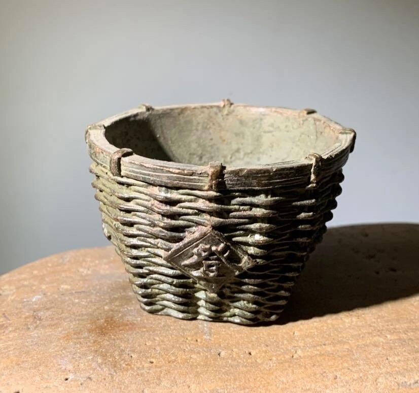 江南站杂件场 铜炉五谷丰登，厚重的