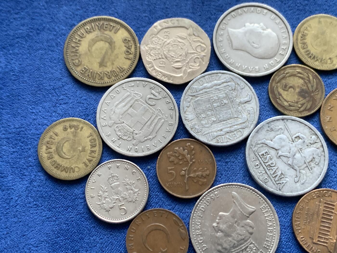 《竞宝斋》第446场 周日，周一，2场连拍 （全场包邮） 多国钱币一组 含一枚1法郎银币 细节见图