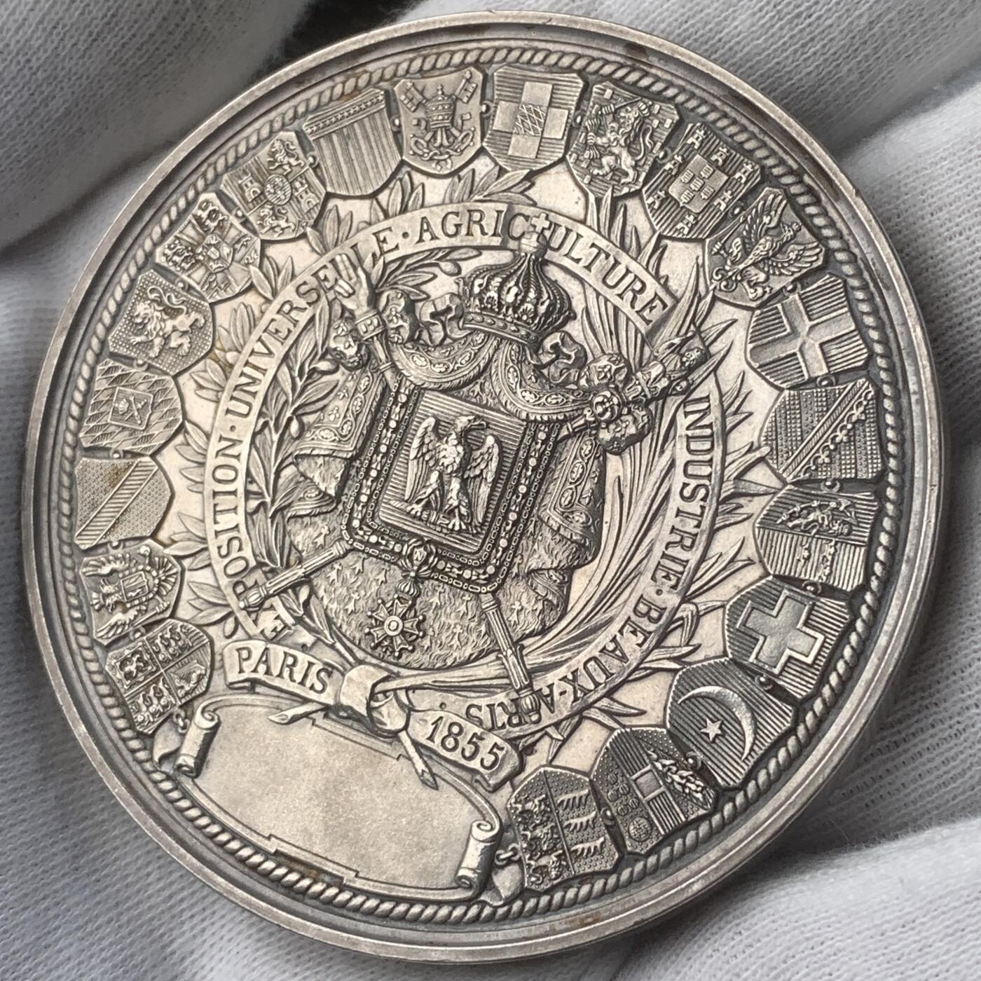 掌中浮雕-藏着的欧洲第045场 1855年法国巴黎世博会银奖章 ,60mm，125g ，藏家出品，品相很好，送合适的亚克力盒子,