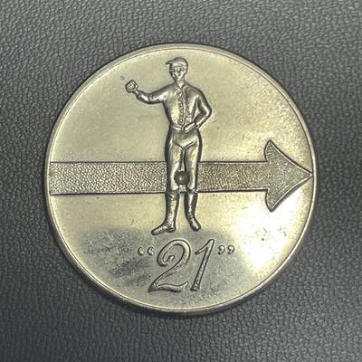 回流1208 - 美国纽约21俱乐部会员章 1俱乐部（The 21 Club，纽约著名的私人会员制餐厅兼酒吧，成立于1929年，曾是禁酒令时期的地下酒吧 会员专属的“通行代币”，早期用于确认会员身份并进入俱乐部（尤其是禁酒令时期的秘密入口），后期作为会员纪念藏品。