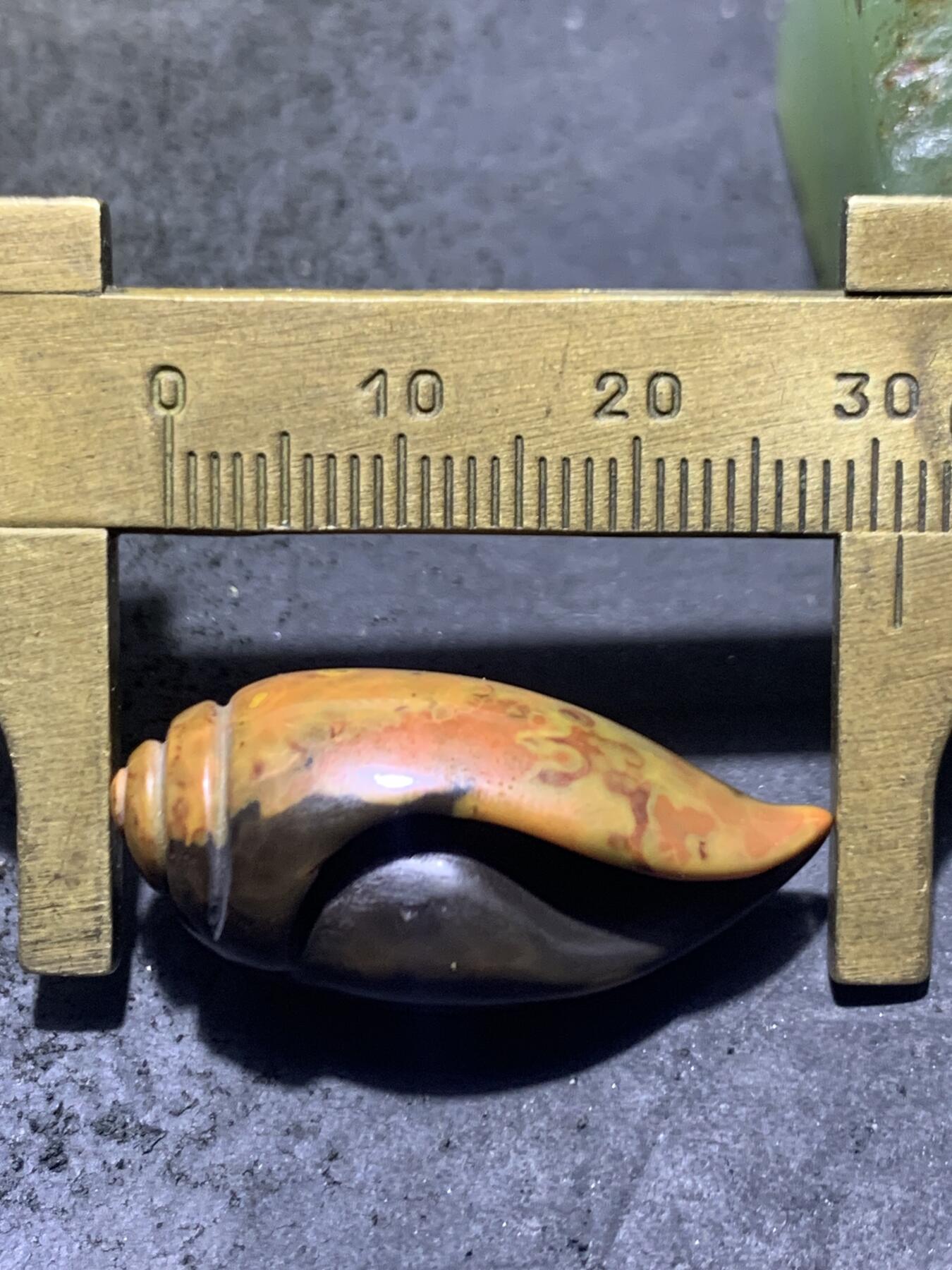 精美战国红玛瑙手工雕刻海螺吊坠一个！