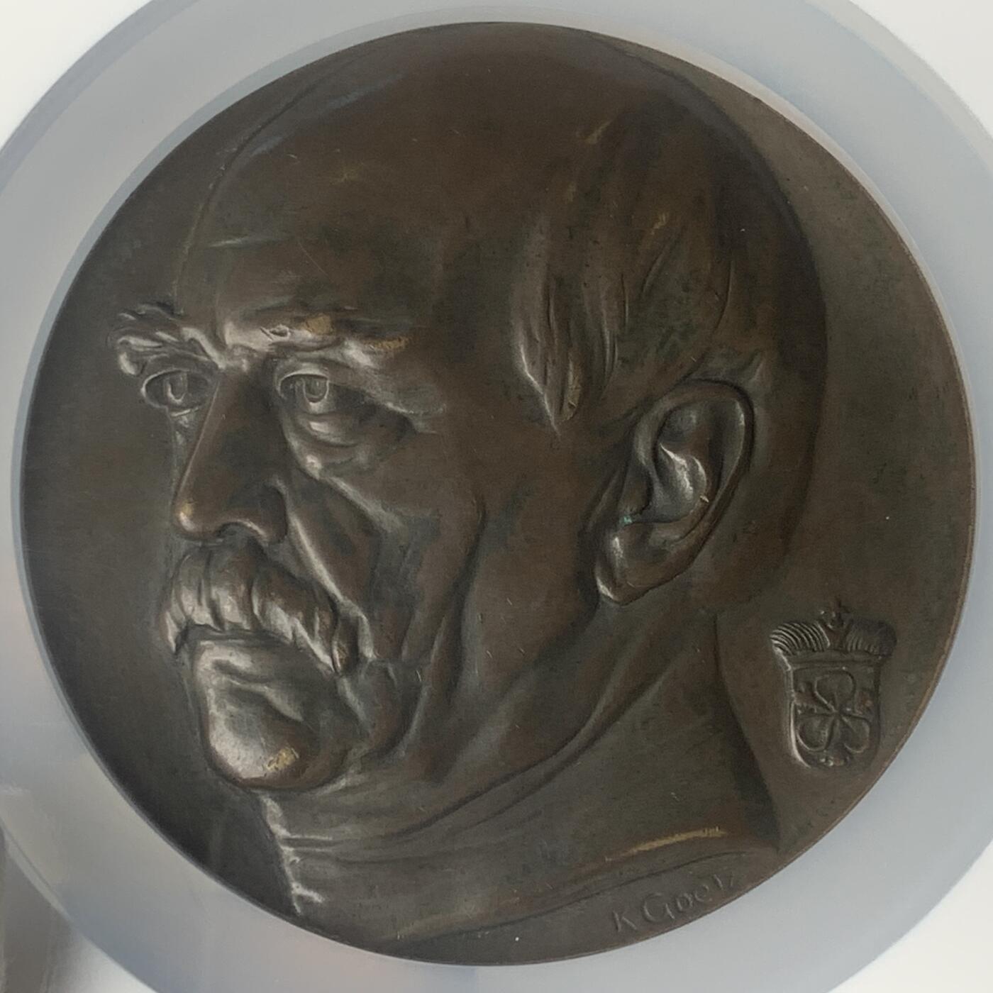 掌中浮雕-藏着的欧洲第045场 NGC MS61 : 1908年德国铁血宰相俾斯麦瓦尔哈拉神殿纪念大铜章，80mm，德国章牌大师卡尔哥茨早期作品，卡尔哥茨目录9号